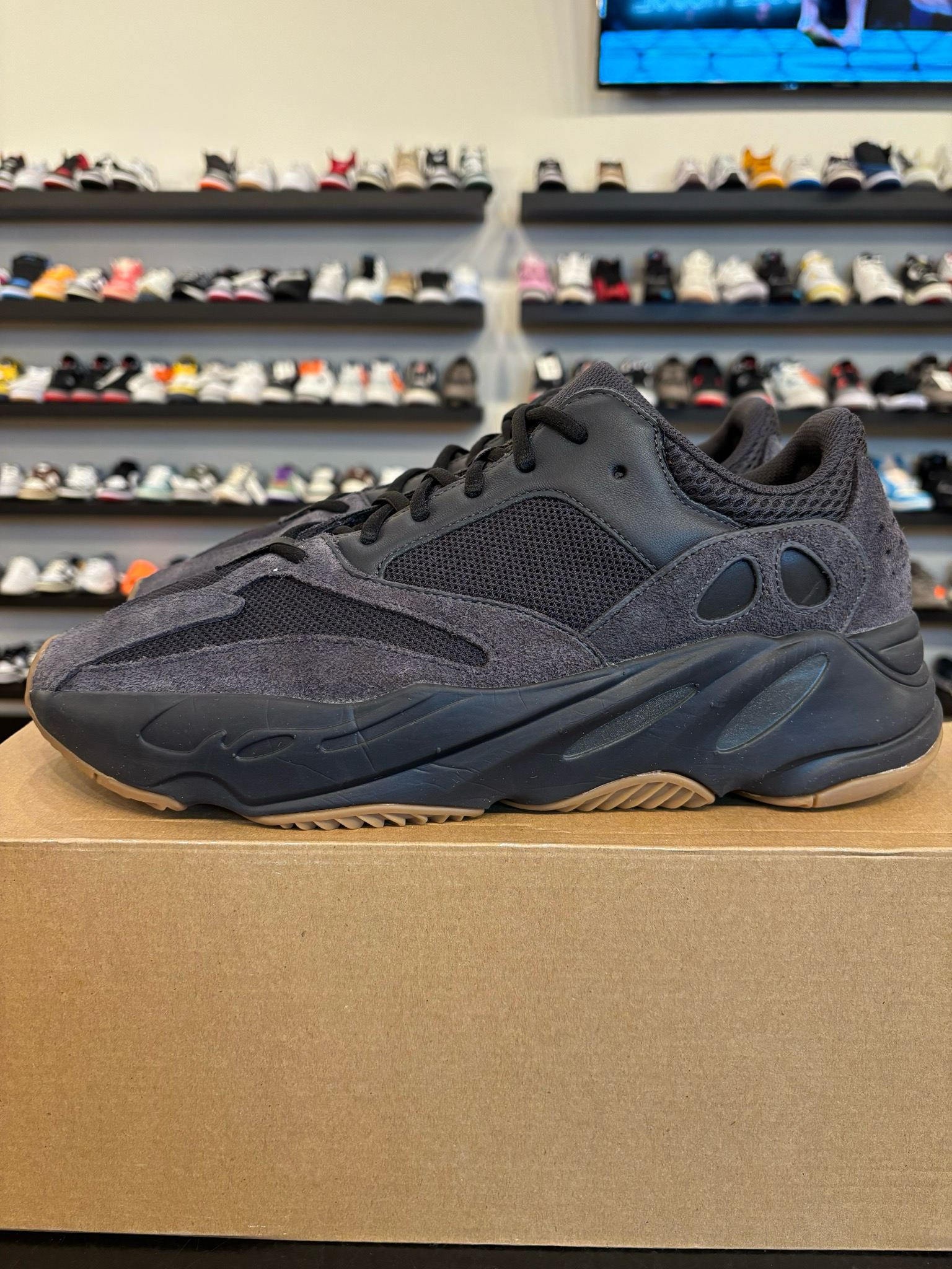 Yeezy 700 Utility Black Size 13 Pre-Owned