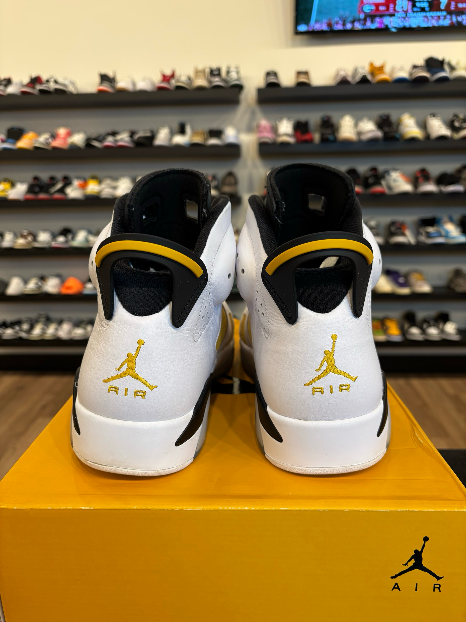 Jordan 6 Yellow Ochre Size 12 Pre-Owned