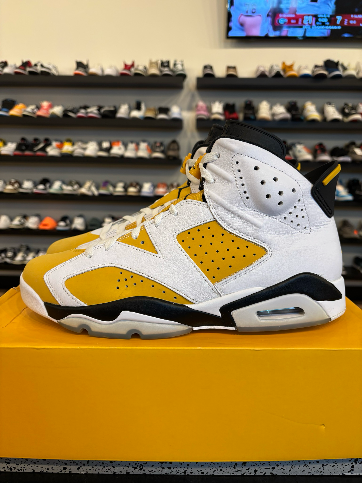 Jordan 6 Yellow Ochre Size 12 Pre-Owned