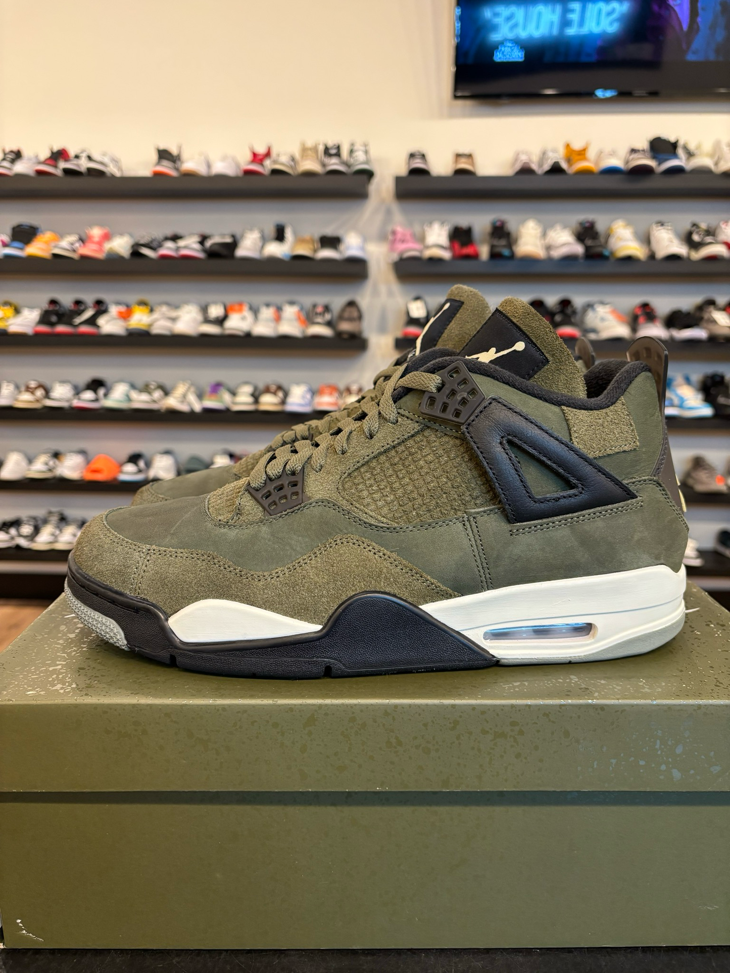Jordan 4 Craft Olive Size 12 Pre-Owned