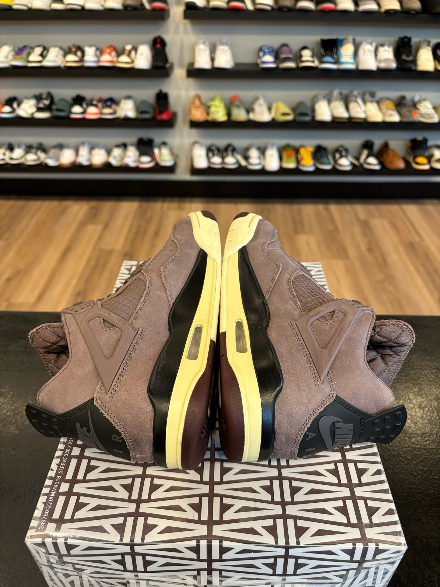 Jordan 4 A Ma Maniere Violet Ore Size 7 (8.5W) Pre-Owned