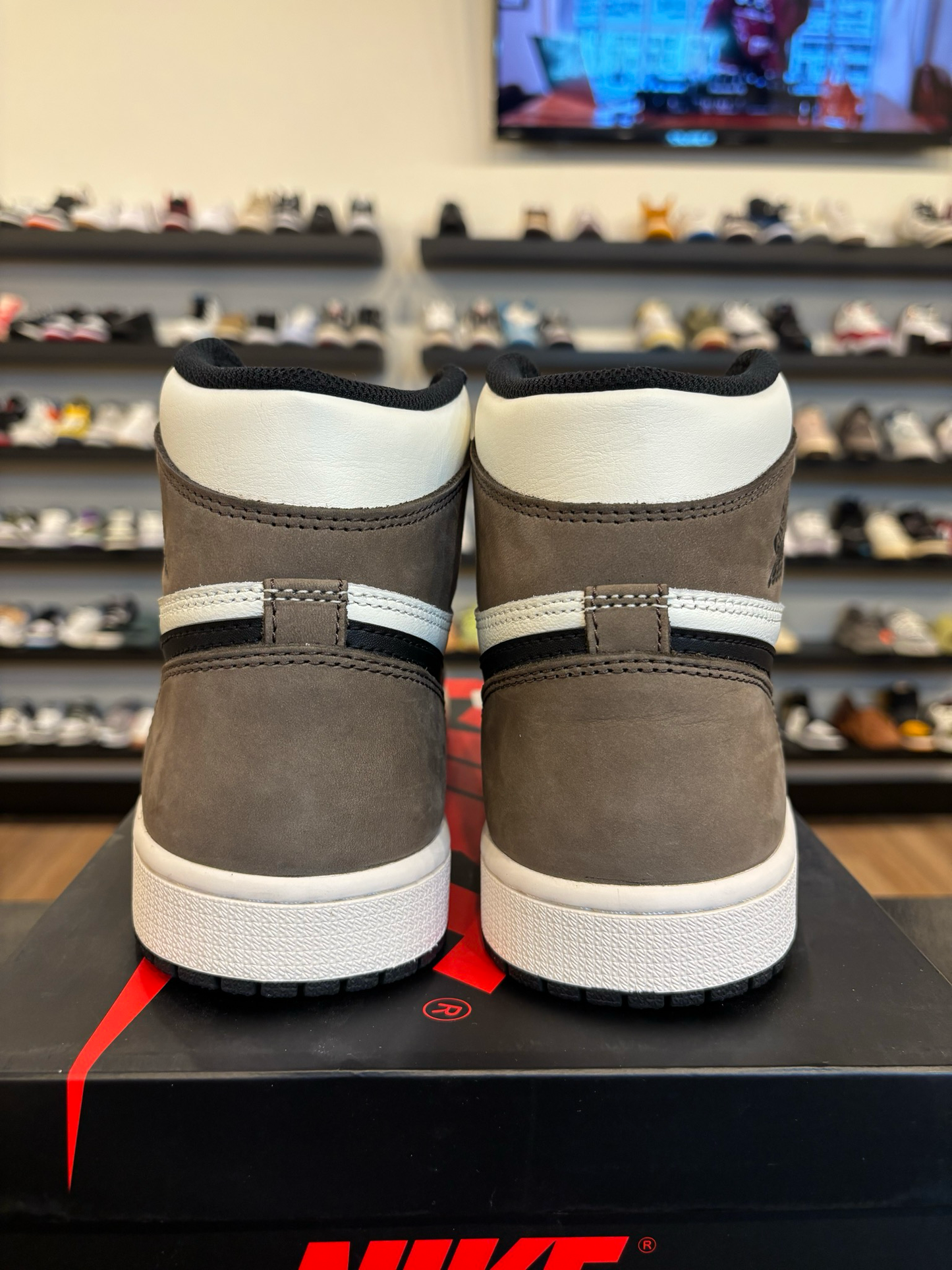 Jordan 1 Mocha Size 9 Pre-Owned