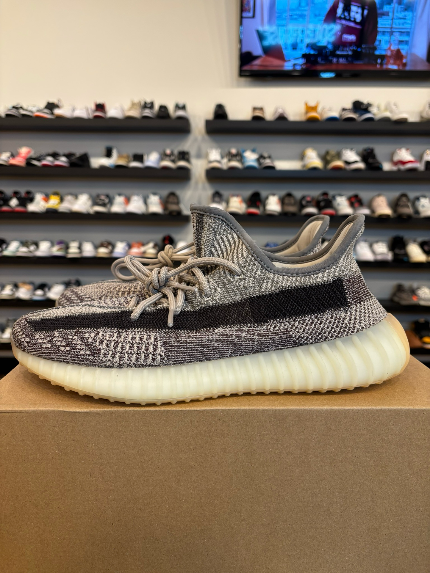 Yeezy 350 V2 Zyon Size 10 Pre-Owned