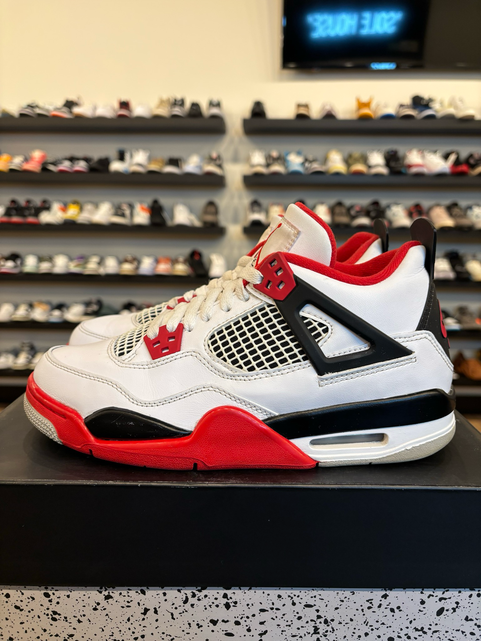 Jordan 4 Fire Red Size 6.5Y (8W) Pre-Owned