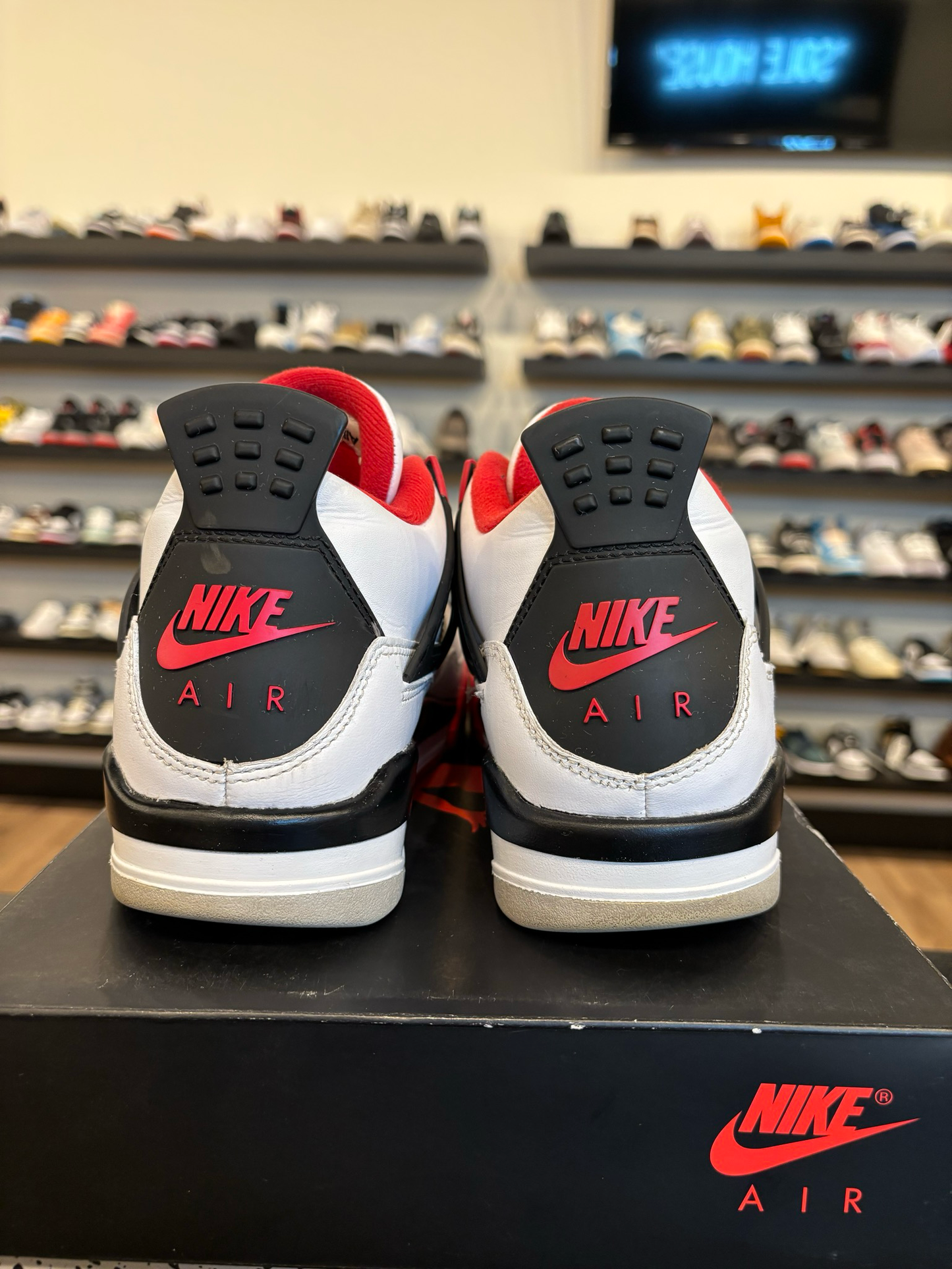 Jordan 4 Fire Red Size 6.5Y (8W) Pre-Owned
