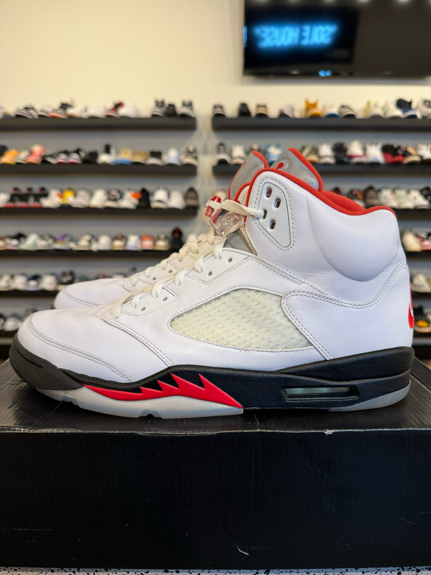 Jordan 5 Fire Red 2020 Size 13 Pre-Owned