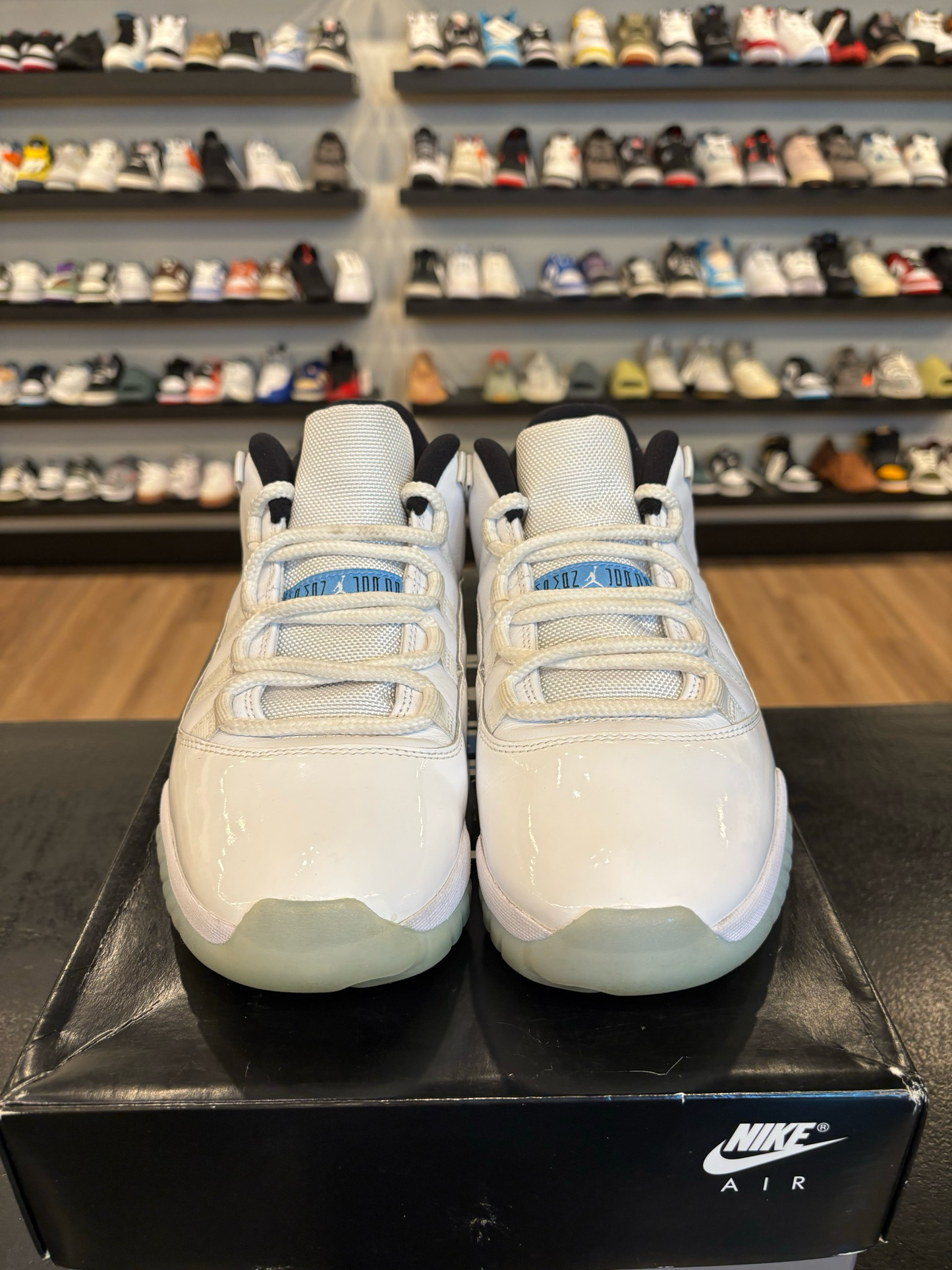 Jordan 11 Low Legend Blue Size 9.5 Pre-Owned
