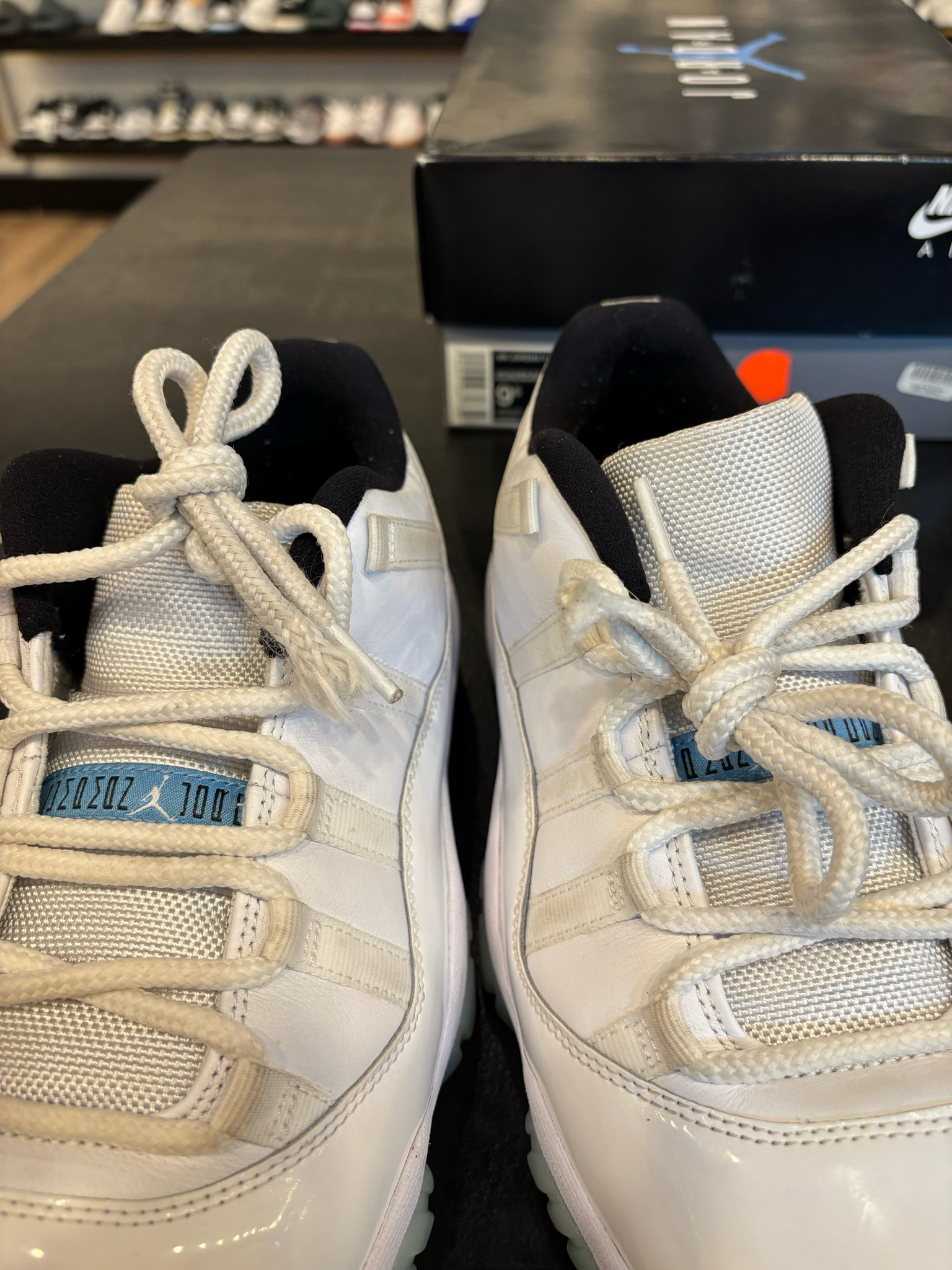 Jordan 11 Low Legend Blue Size 9.5 Pre-Owned