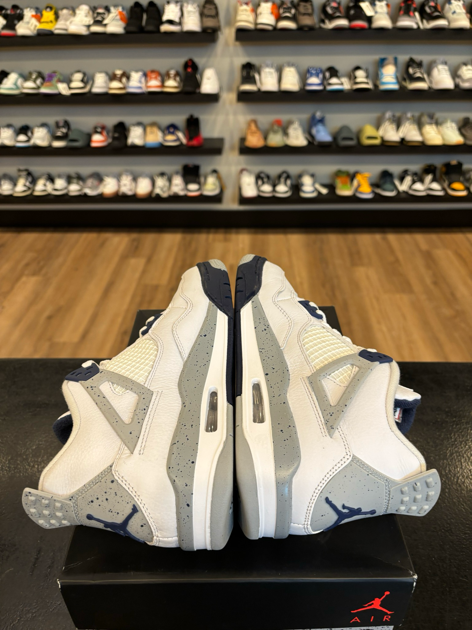 Jordan 4 Midnight Navy Size 7Y (8.5W) Pre-Owned