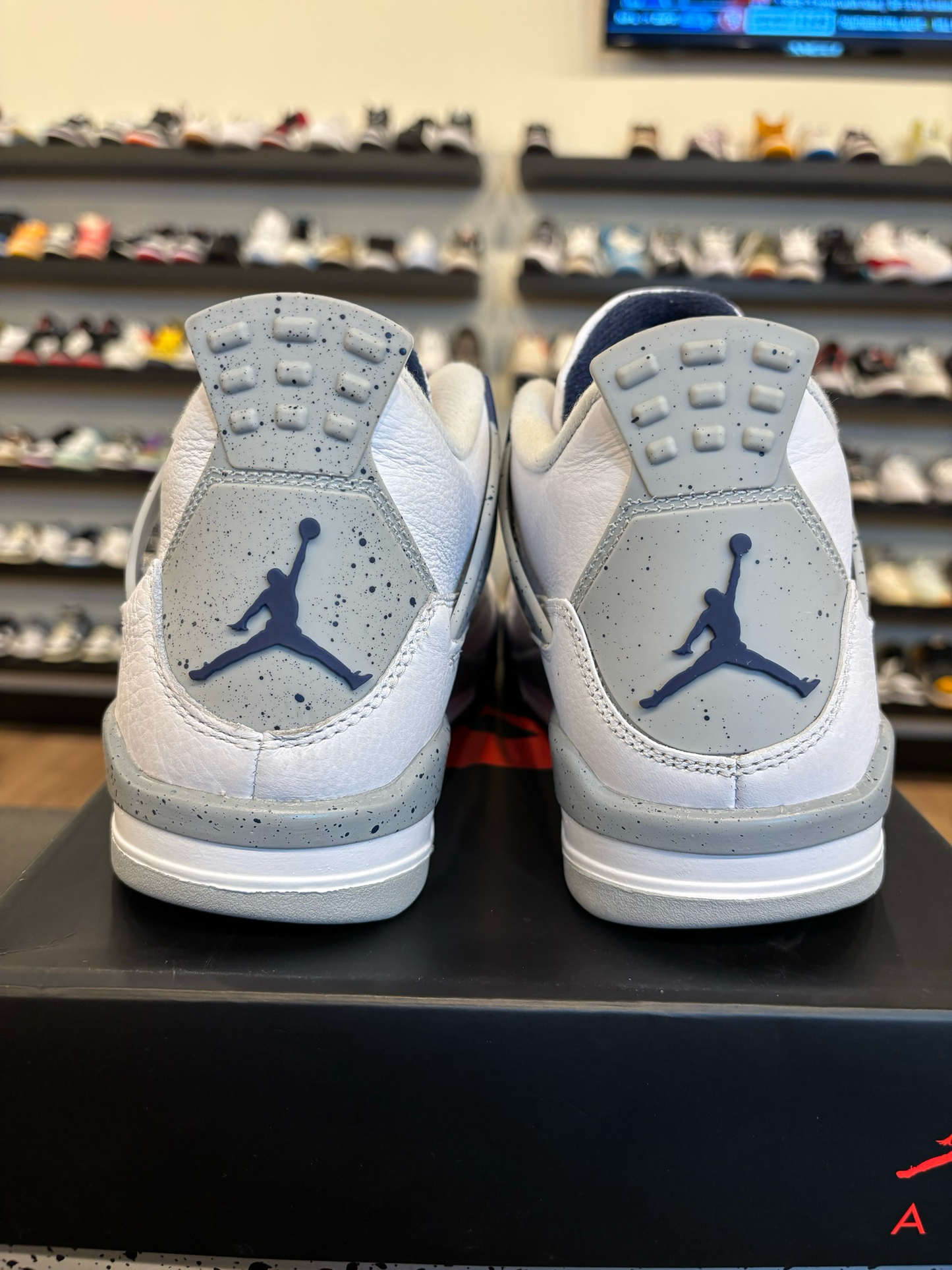 Jordan 4 Midnight Navy Size 7Y (8.5W) Pre-Owned