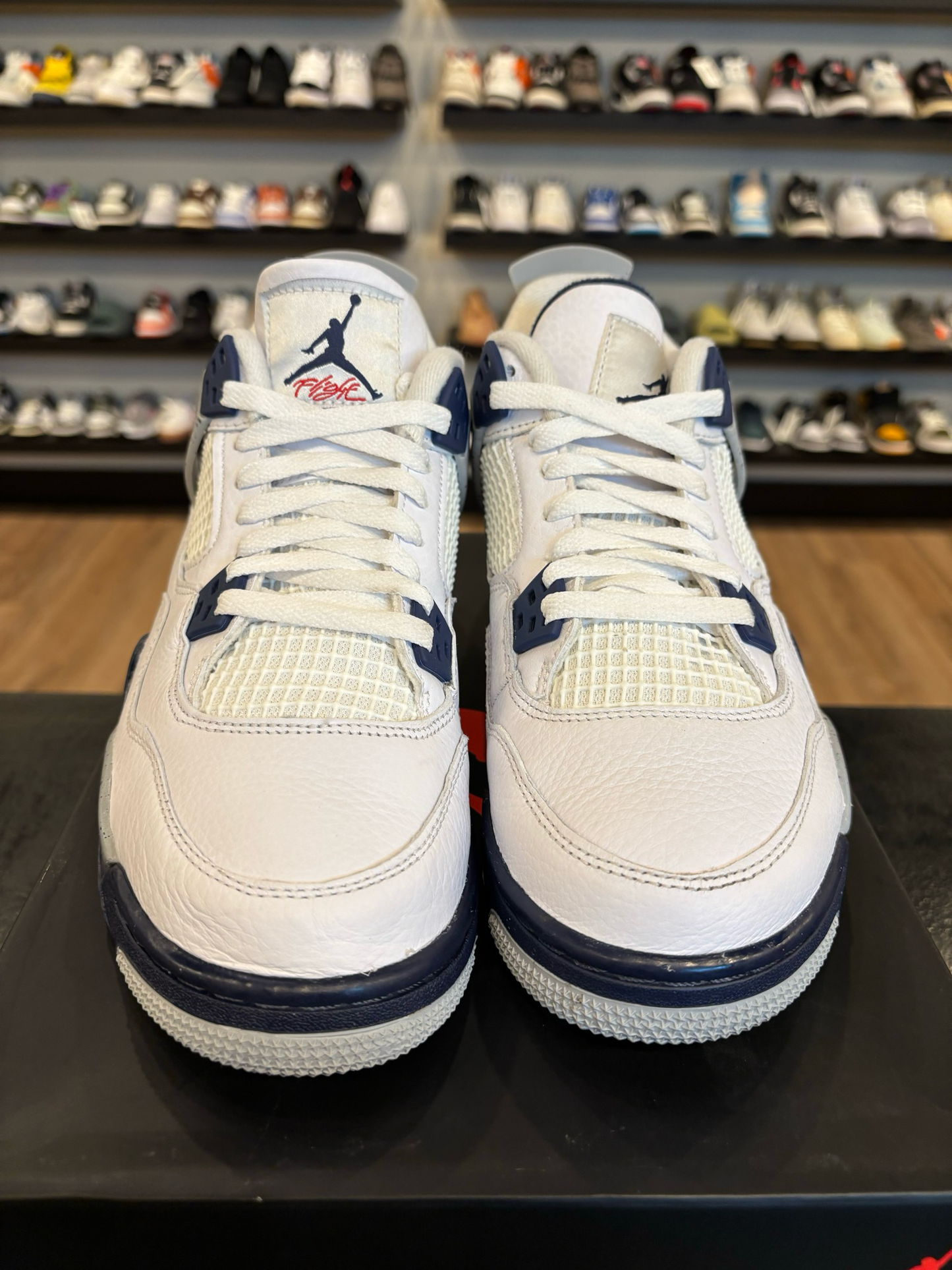 Jordan 4 Midnight Navy Size 7Y (8.5W) Pre-Owned