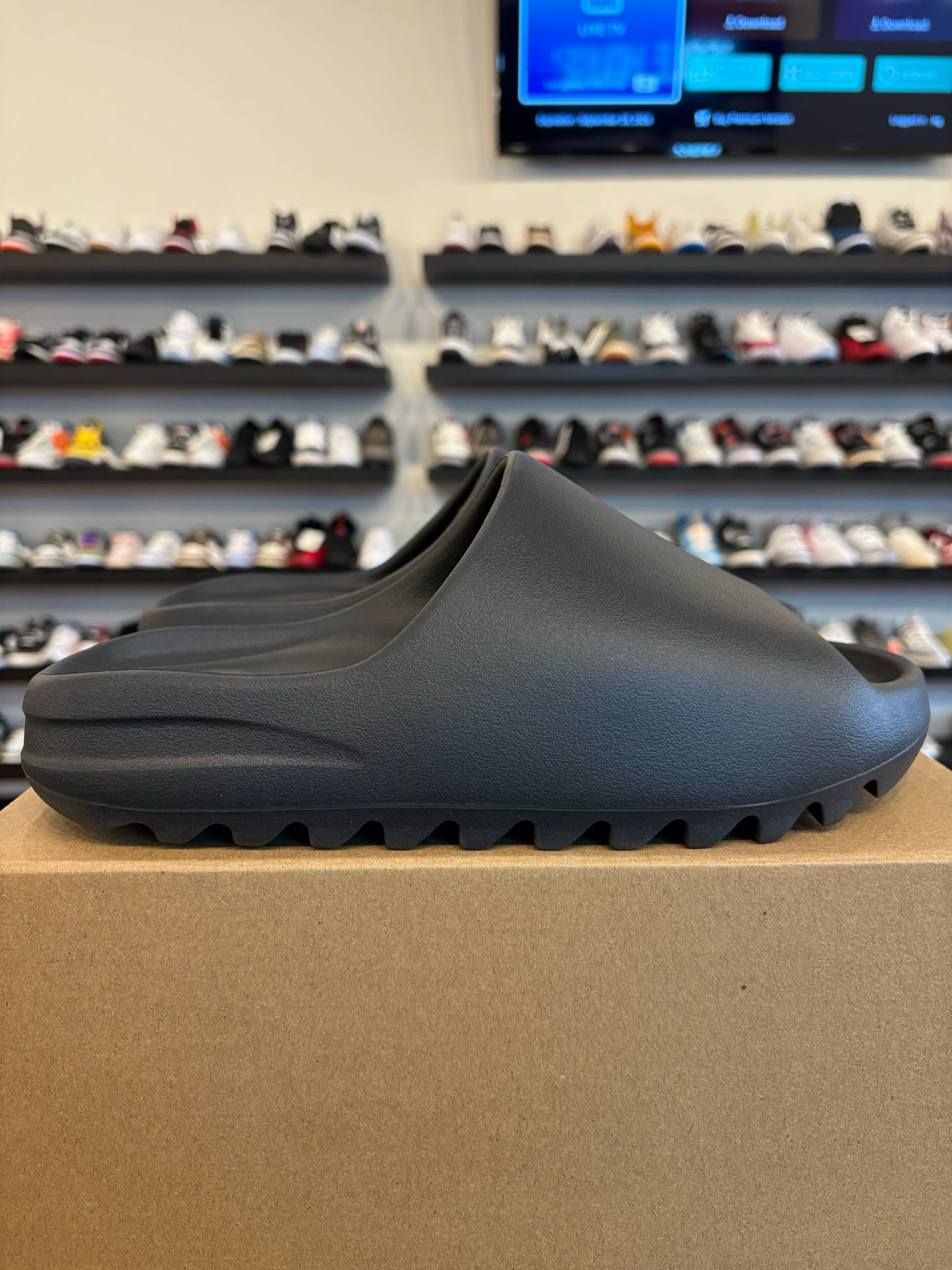 Yeezy Slide Onyx Size 9 Brand New