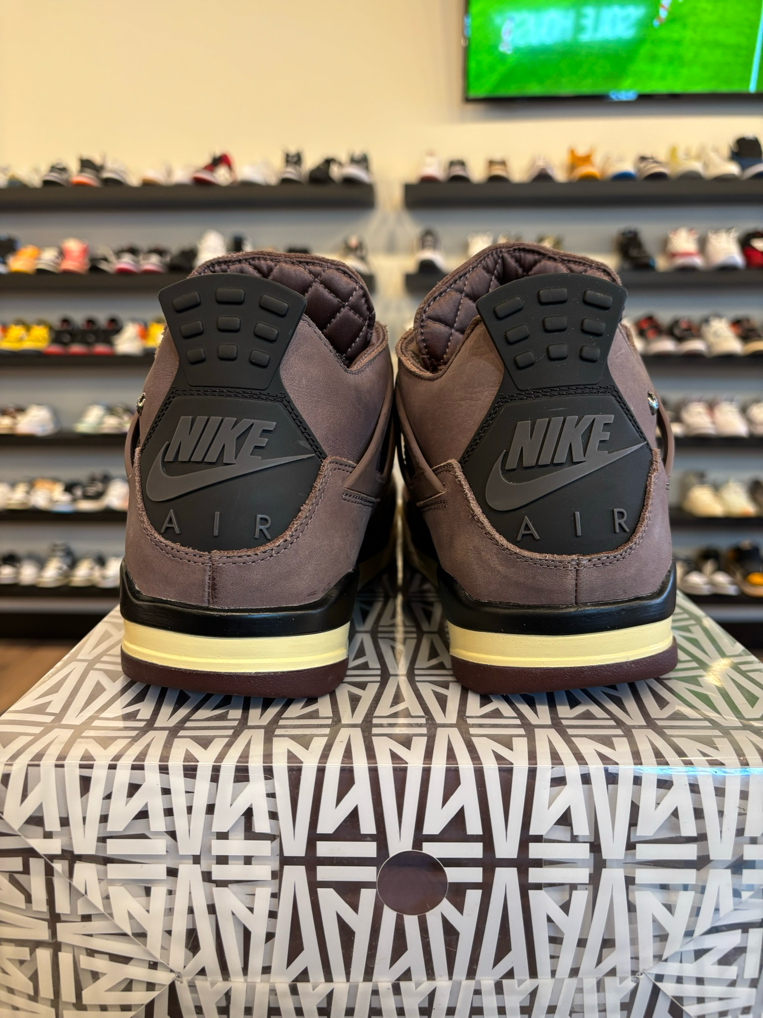 Jordan 4 A Ma Maniere Violet Ore Size 10.5 Pre-Owned (B)