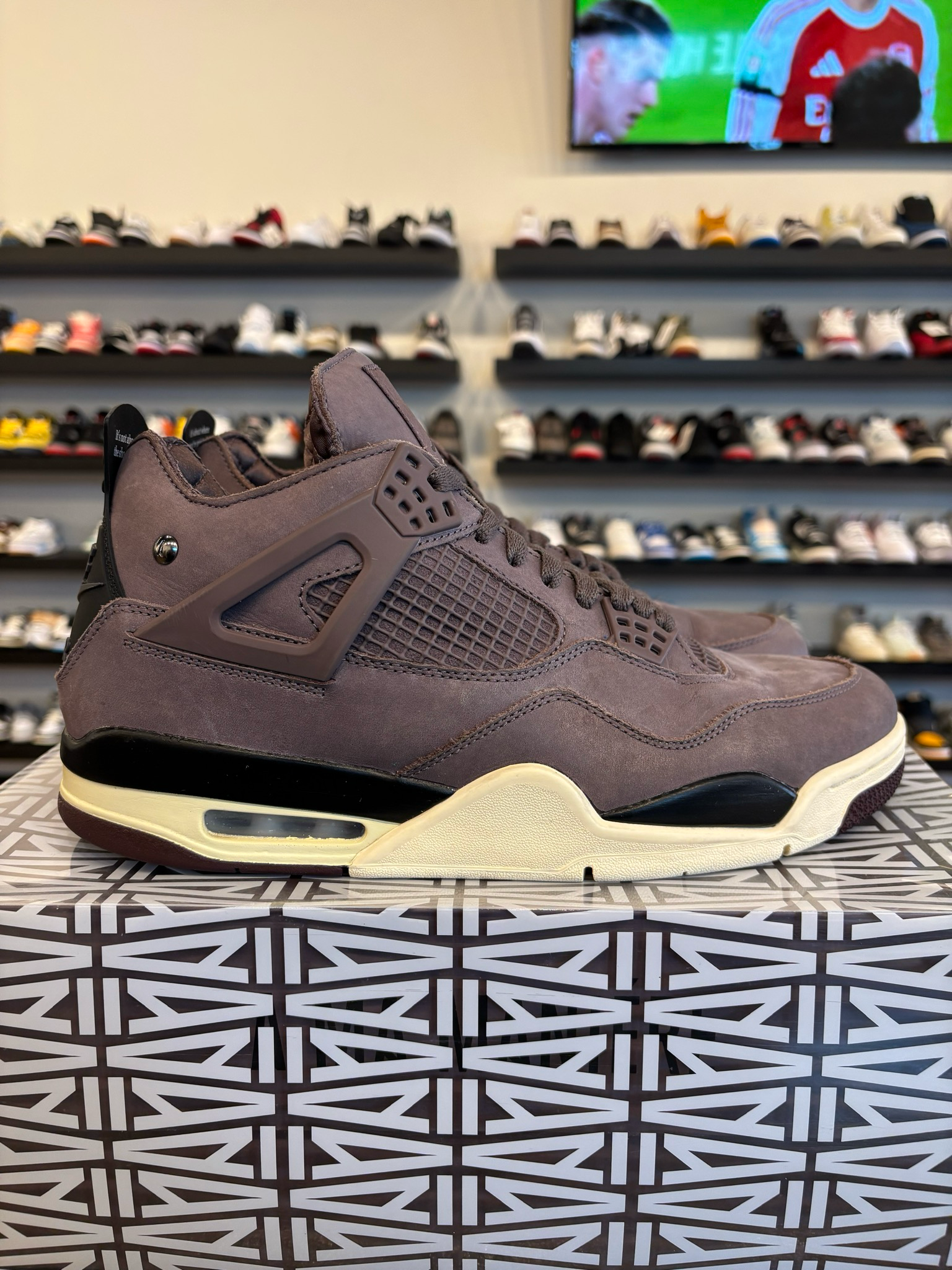 Jordan 4 A Ma Maniere Violet Ore Size 10.5 Pre-Owned (B)