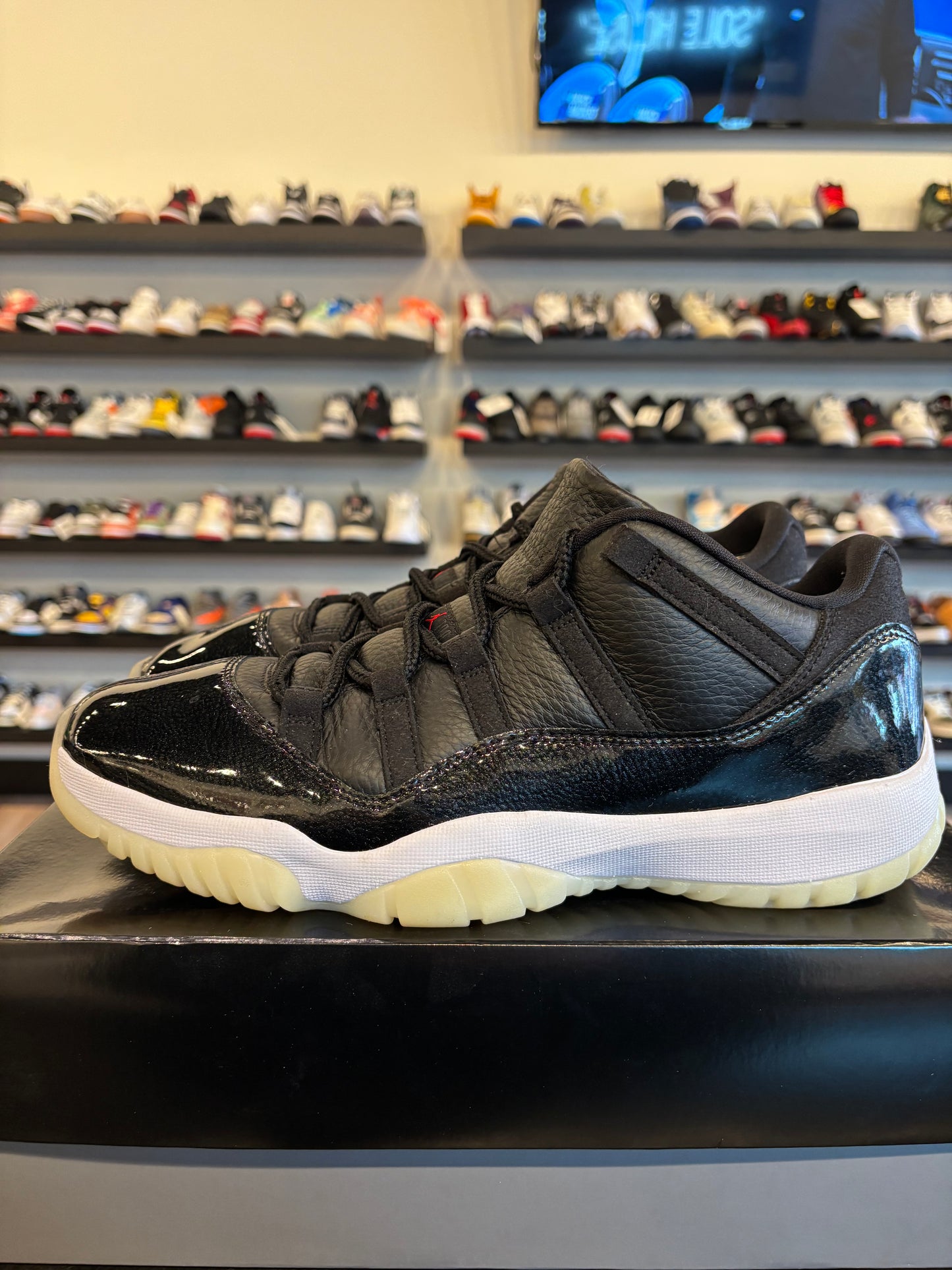 Jordan 11 Low 72-10 Size 11 Pre-Owned