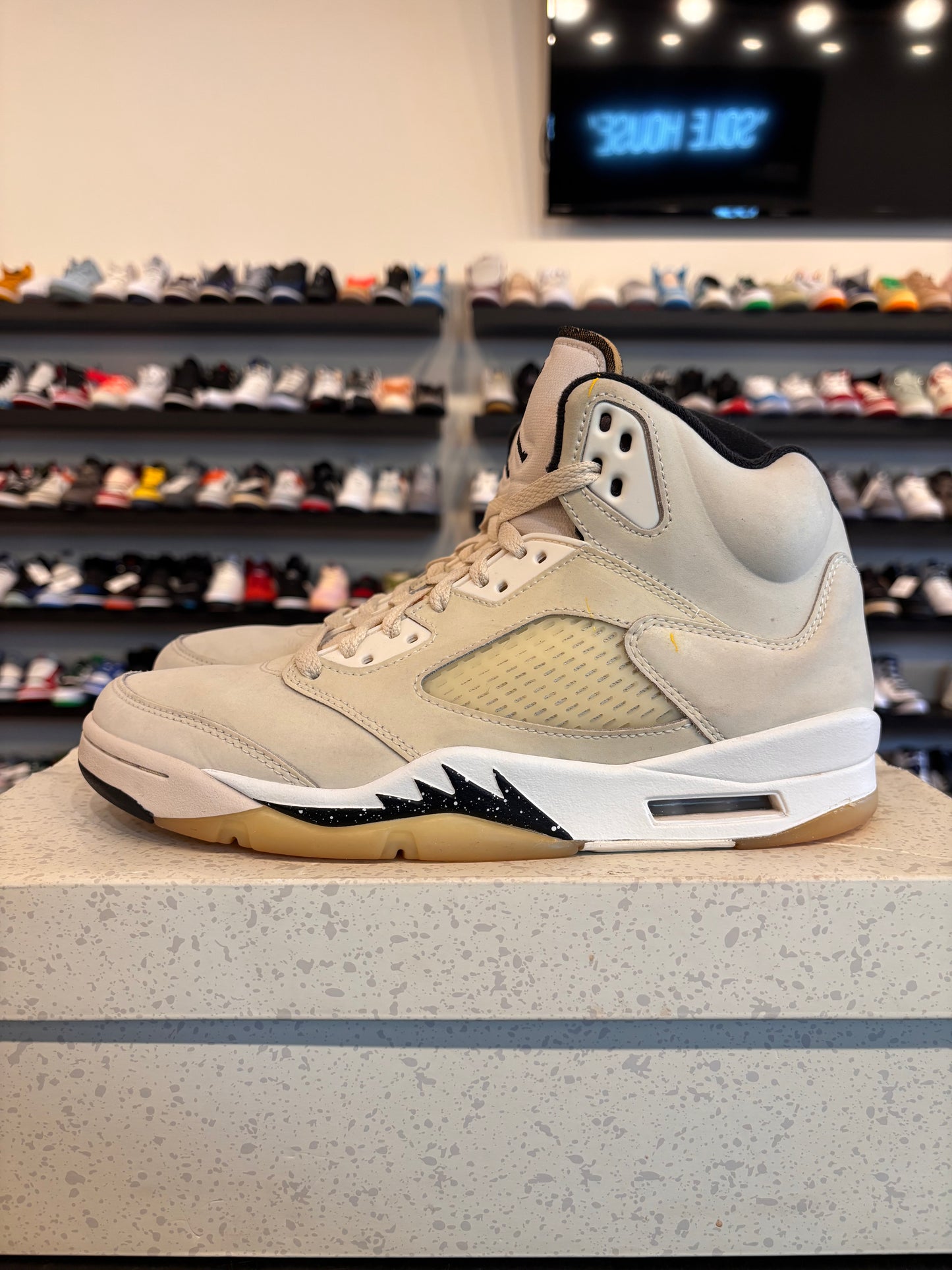 Jordan 5 Sail Size 8.5 Pre-Owned