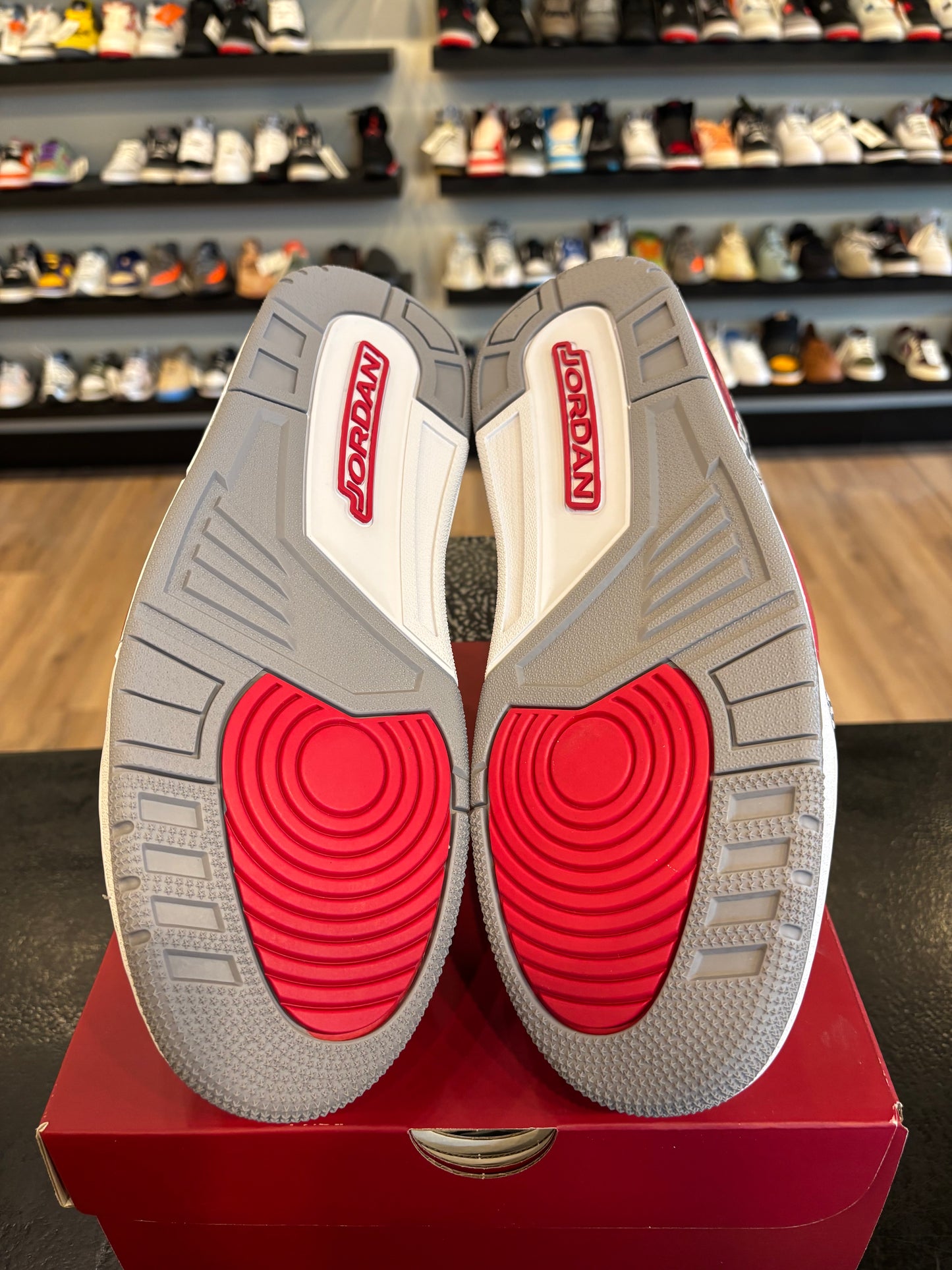 Jordan 3 Cardinal Size 9.5 Pre-Owned