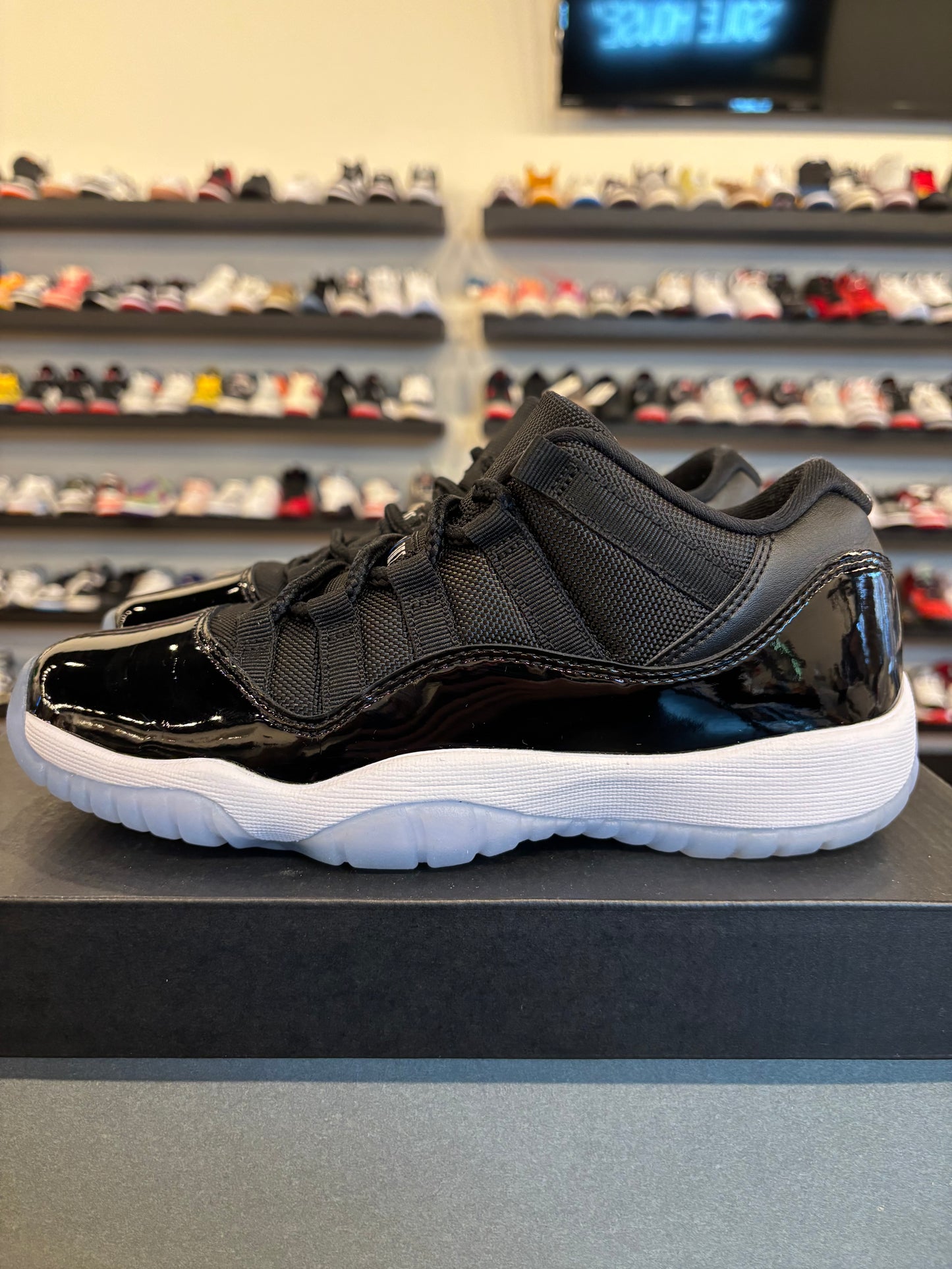 Jordan 11 Low Space Jam Size 5.5Y (7W) Pre-Owned
