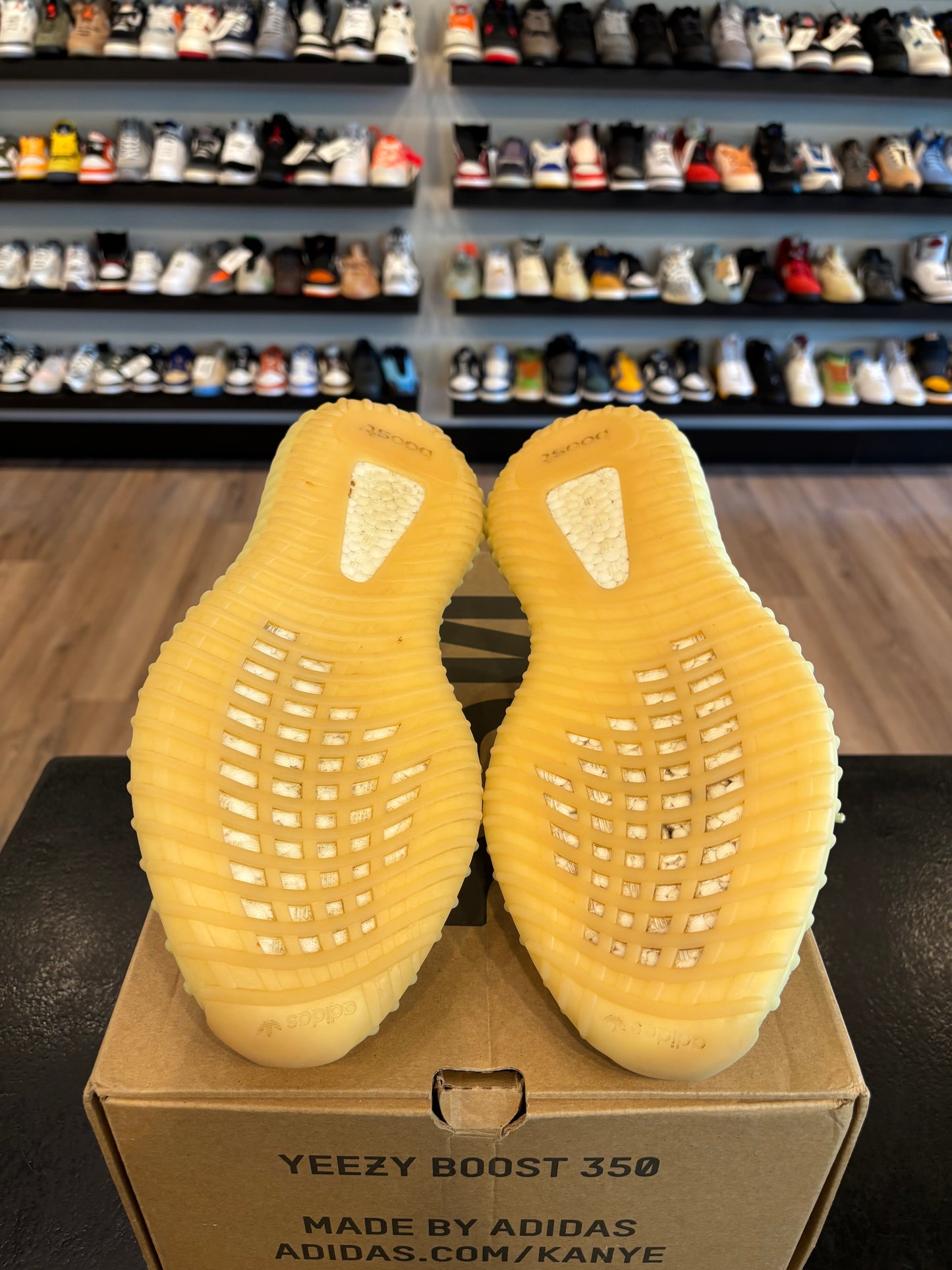 Yeezy 350 V2 Butter Size 9.5 Pre-Owned