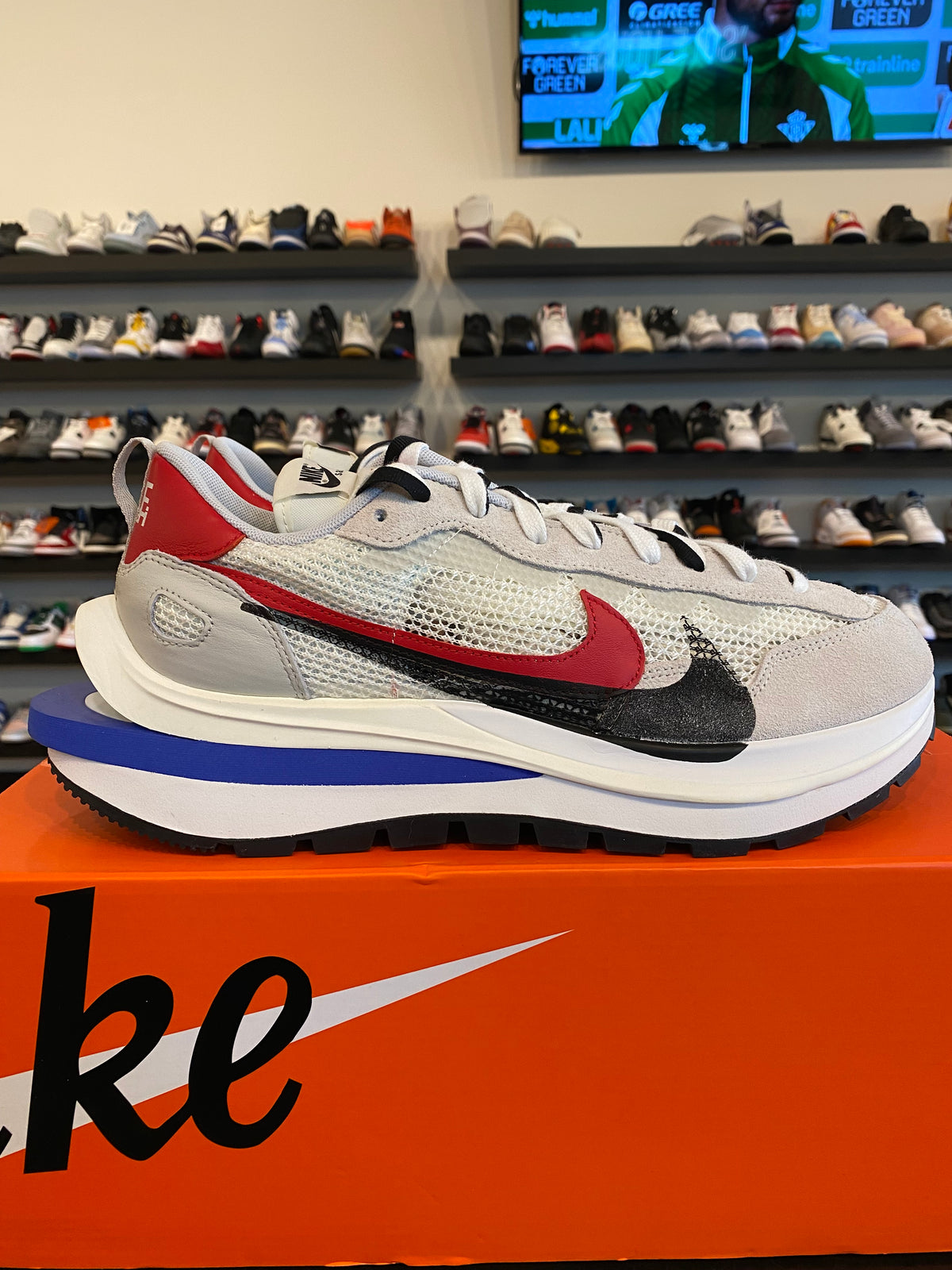 Nike Sacai Vaporwaffle Fuchsia Game Royal Size 12 Brand New