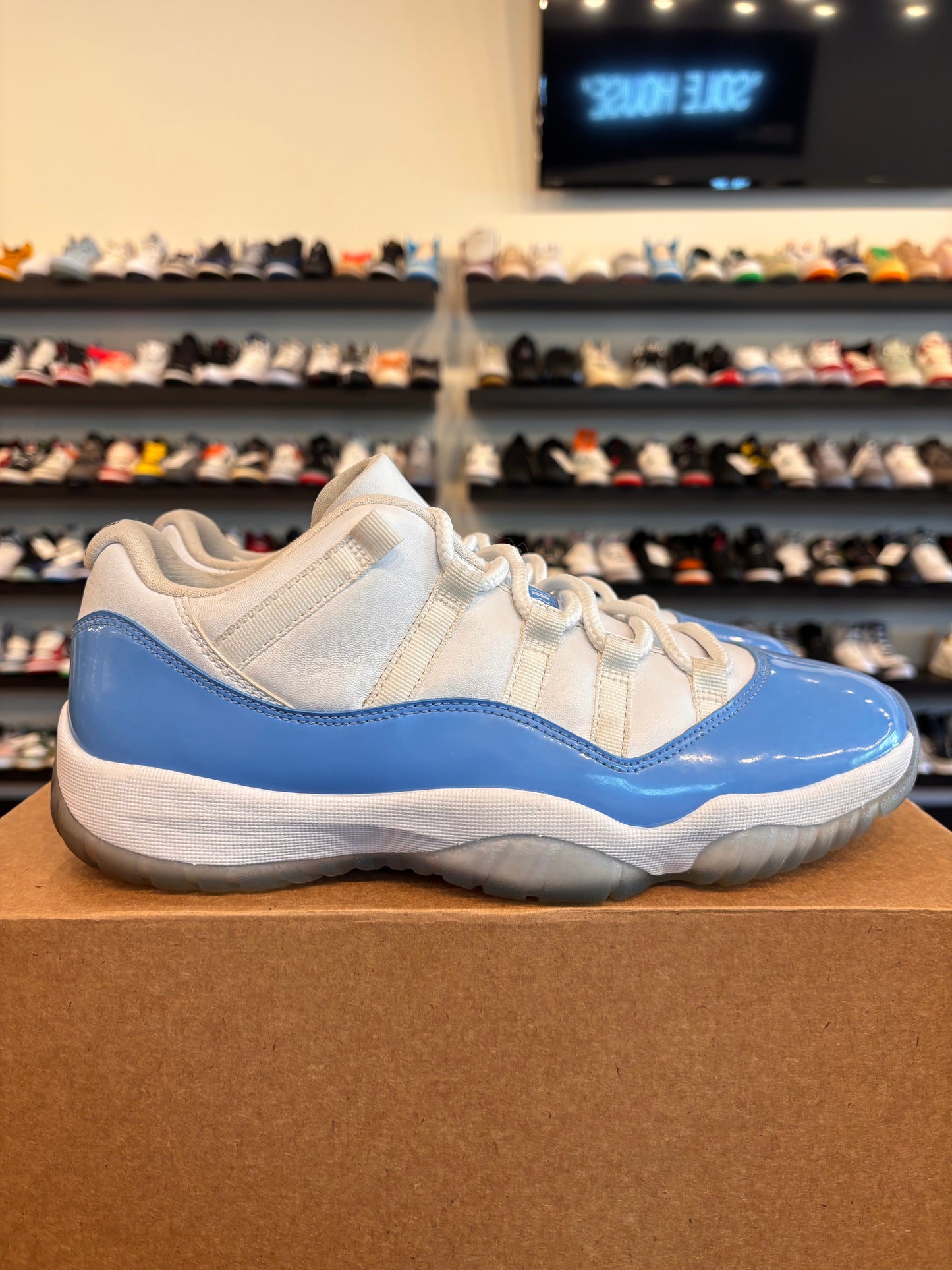 Jordan 11 Low UNC 2017 Size 9.5 Pre-Owned (No Box)