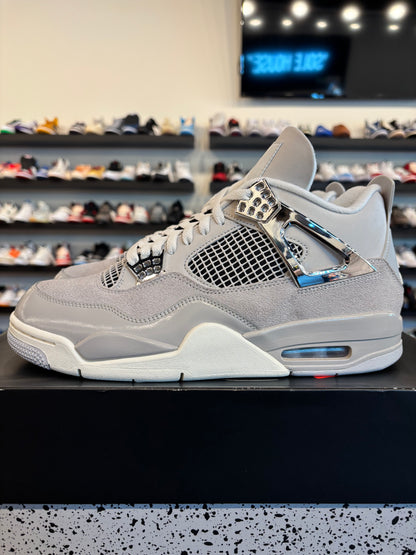 Jordan 4 Frozen Moment Size 10 (11.5W) Pre-Owned
