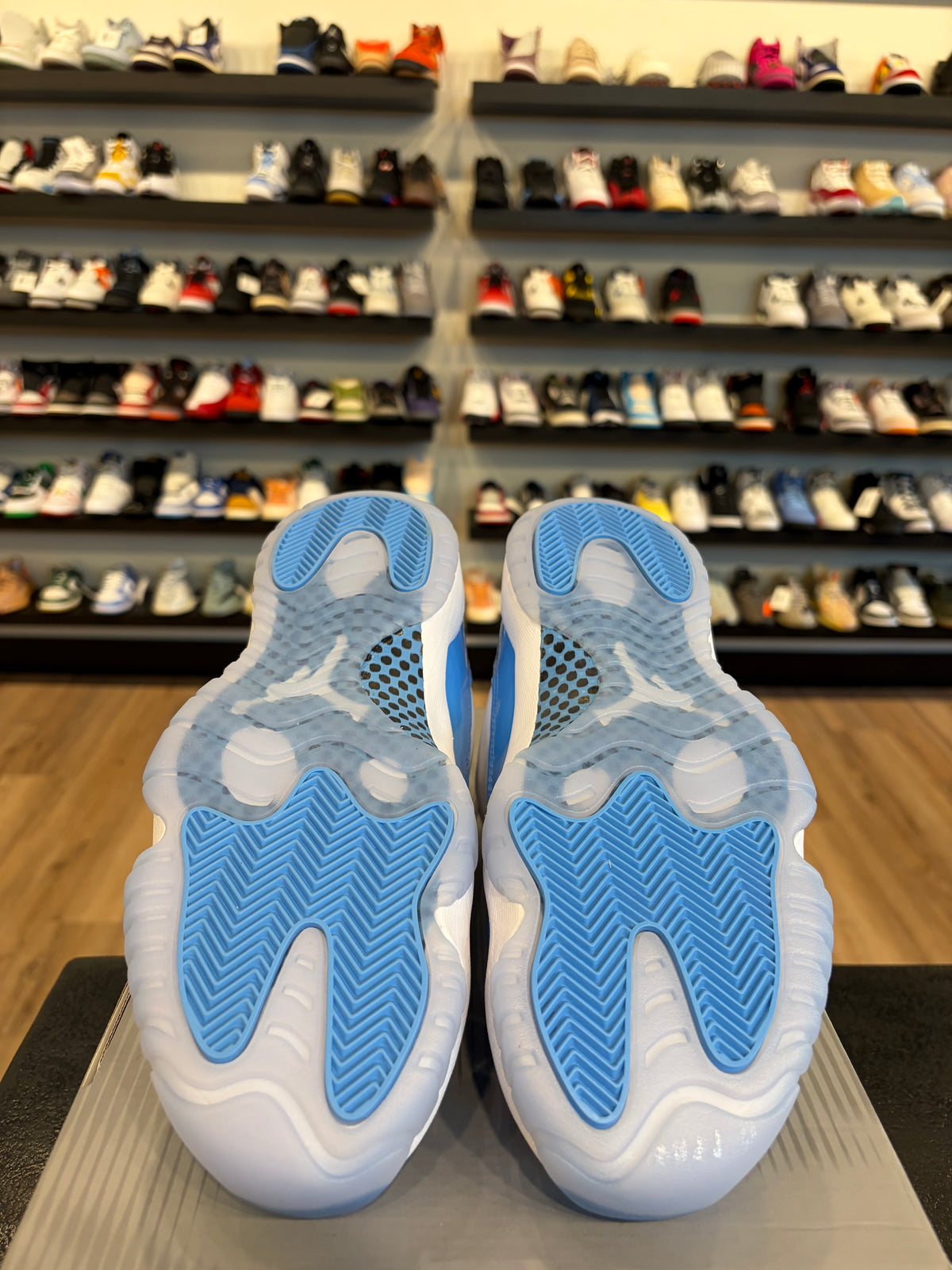 Jordan 11 Low University Blue Size 10 Brand New
