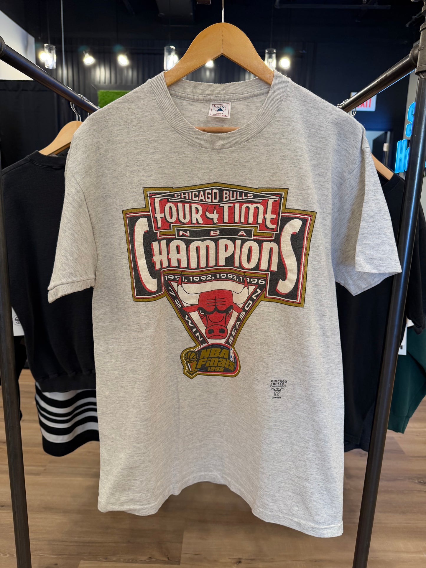 Chicago Bulls Four Time Champs Delta Tee Grey Size Large VINTAGE