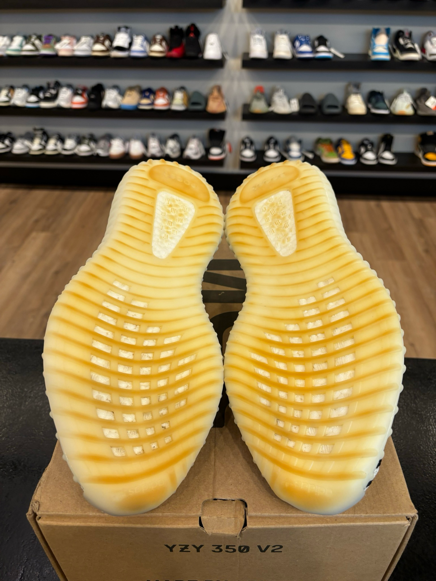 Yeezy 350 V2 Zebra Size 10 Pre-Owned