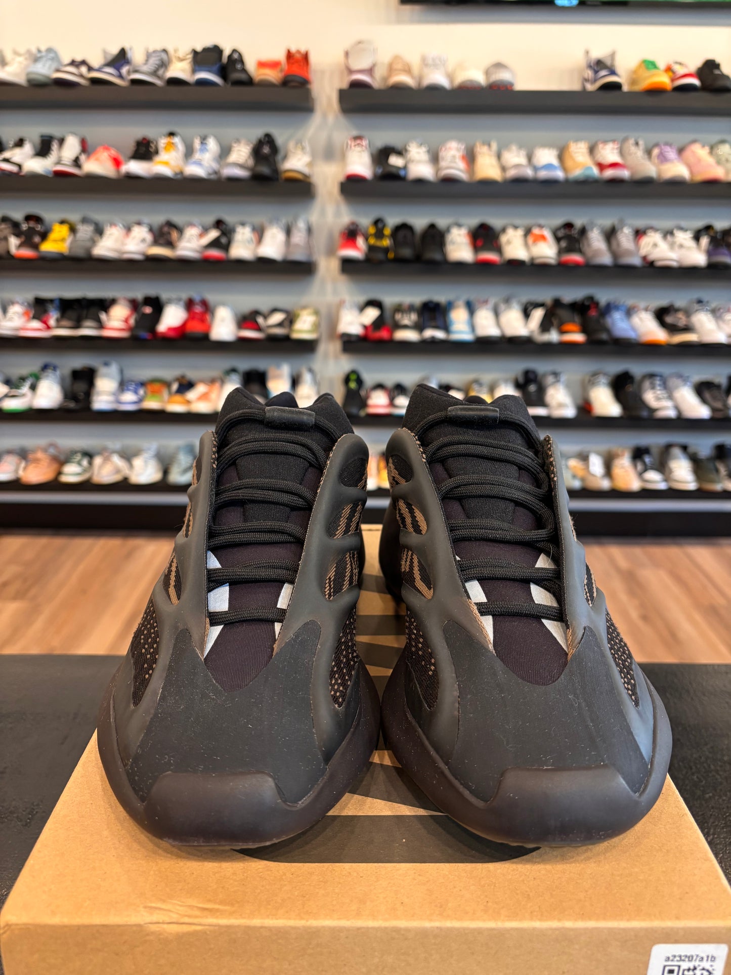 Yeezy 700 V3 Clay Brown Size 11 Pre-Owned
