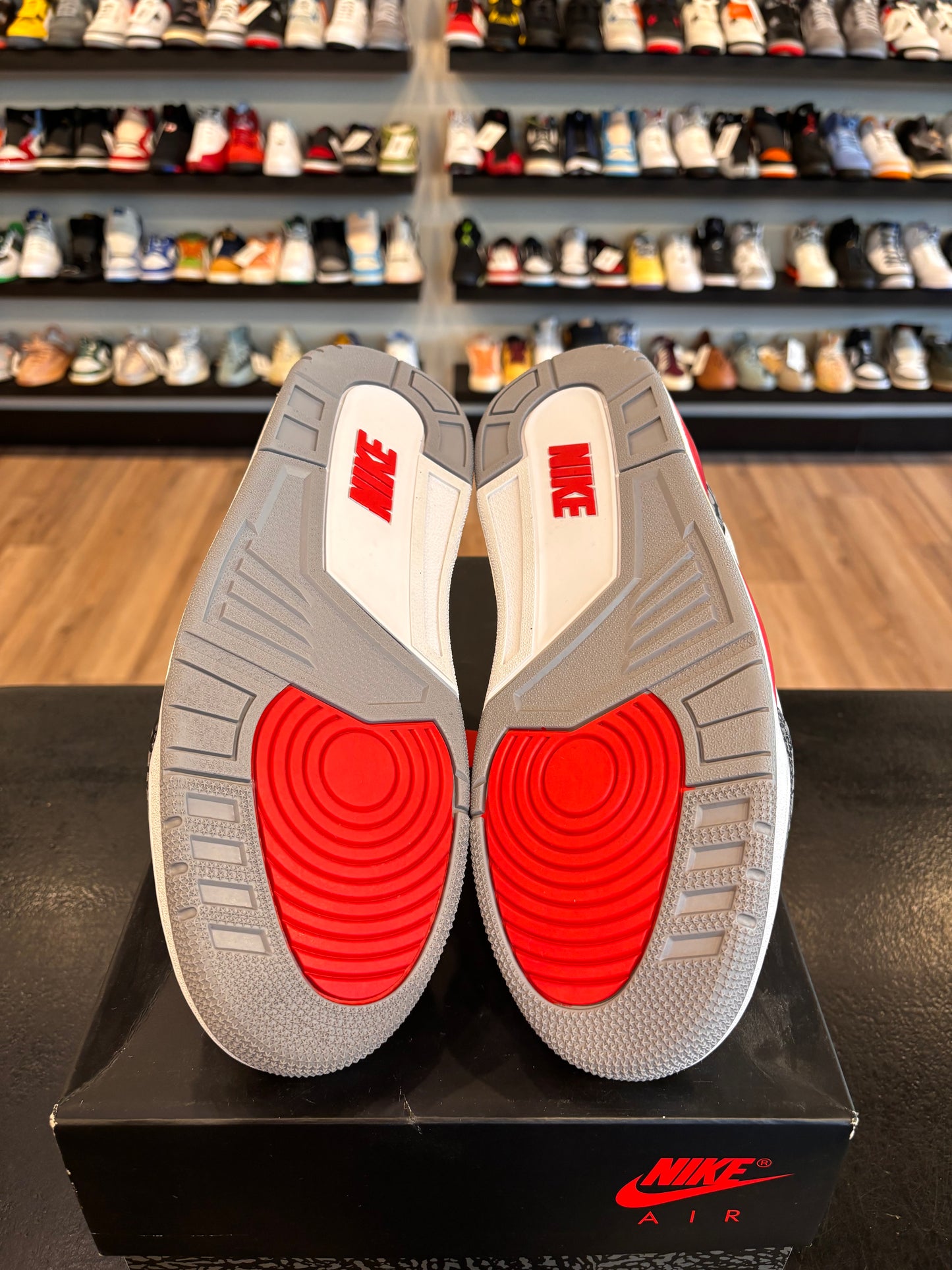 Jordan 3 Fire Red 2022 Size 9.5 Pre-Owned