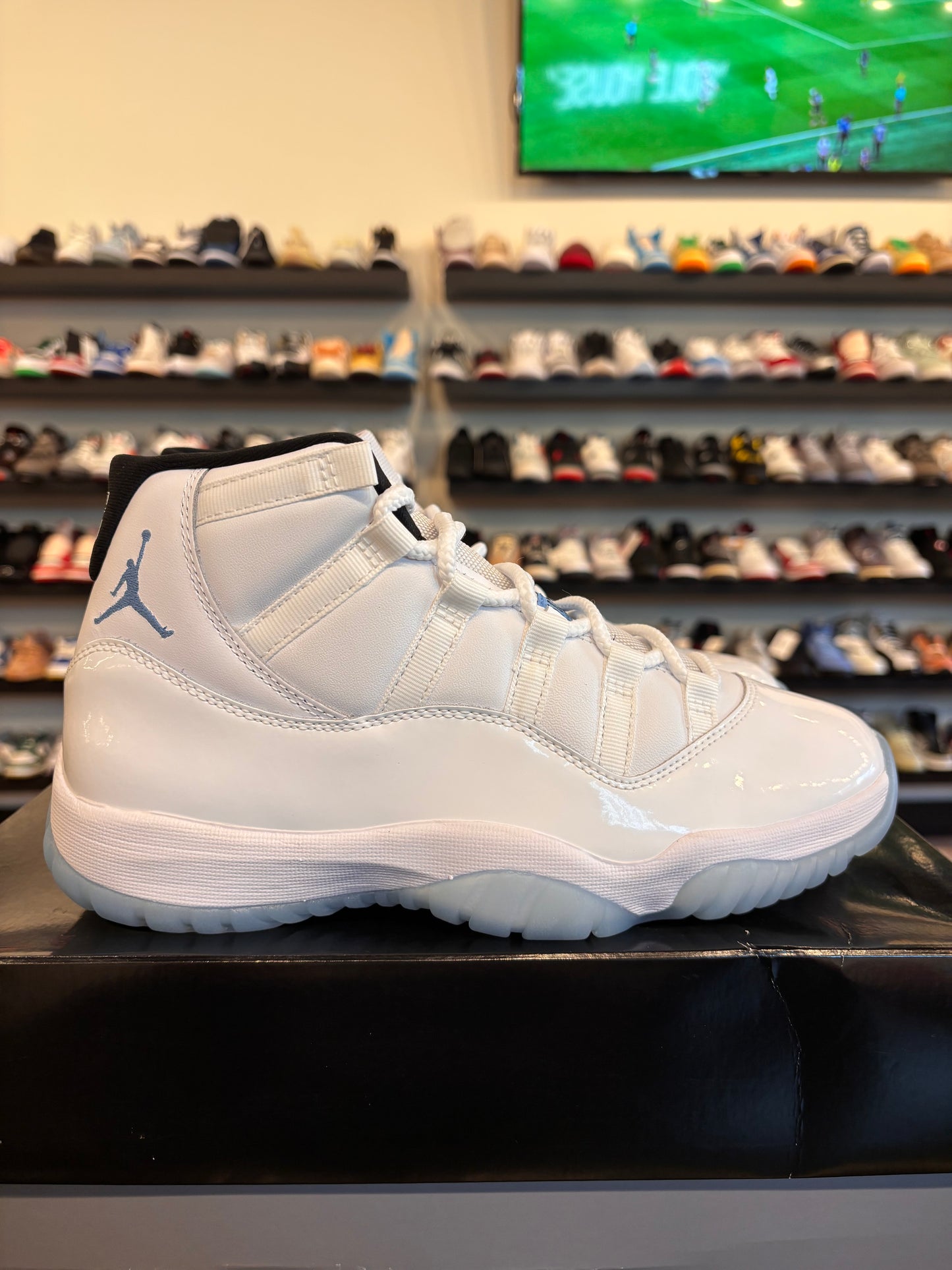 Jordan 11 Legend Blue 2024 Size 8 Brand New