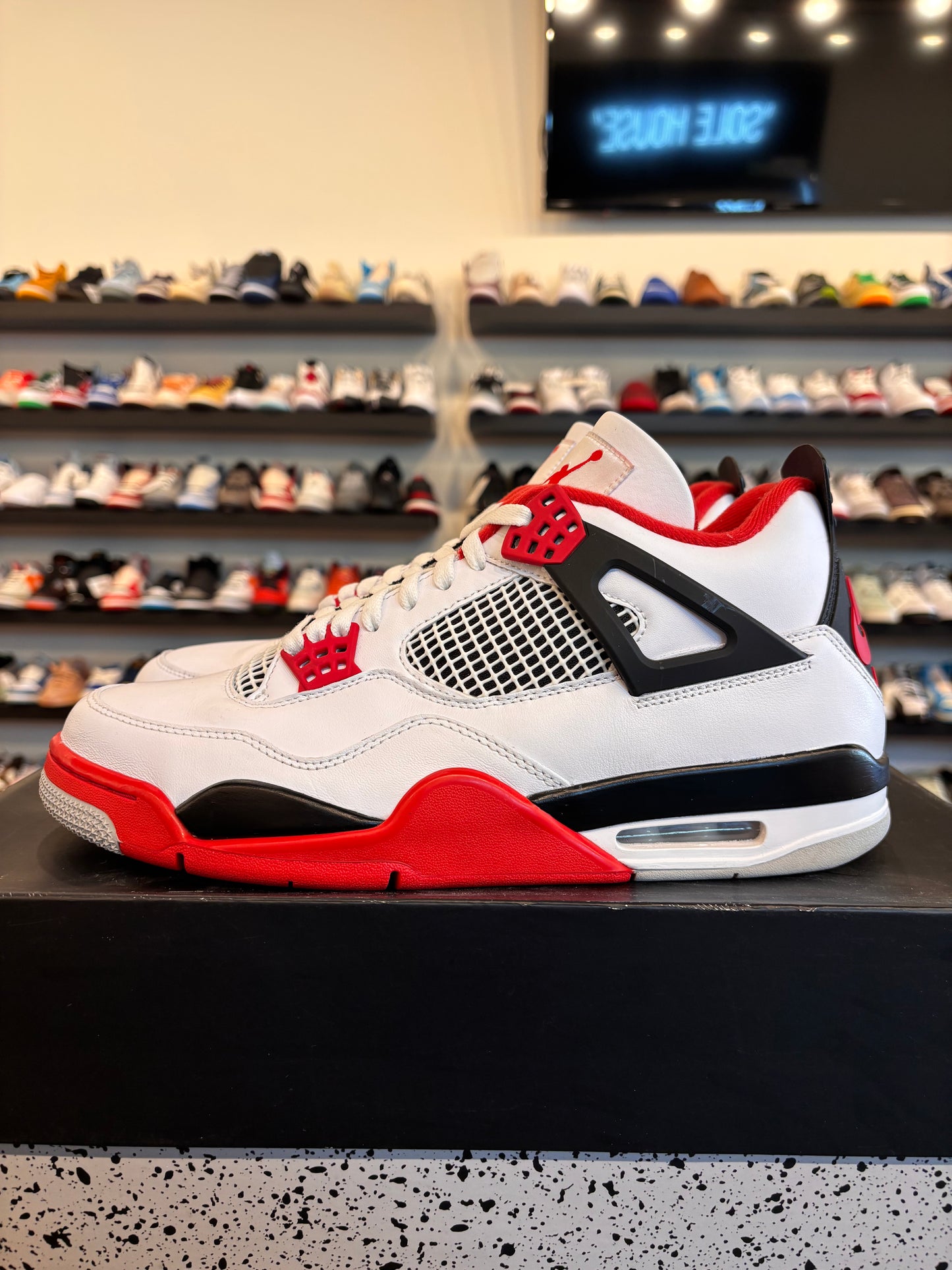 Jordan 4 Fire Red 2020 Size 11.5 Pre-Owned