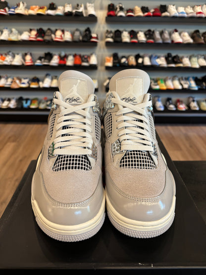 Jordan 4 Frozen Moment Size 10 (11.5W) Pre-Owned