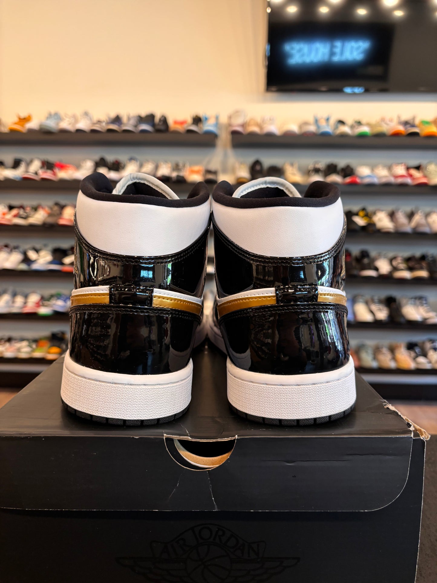 Jordan 1 Mid Patent Black Gold Size 13 Pre-Owned