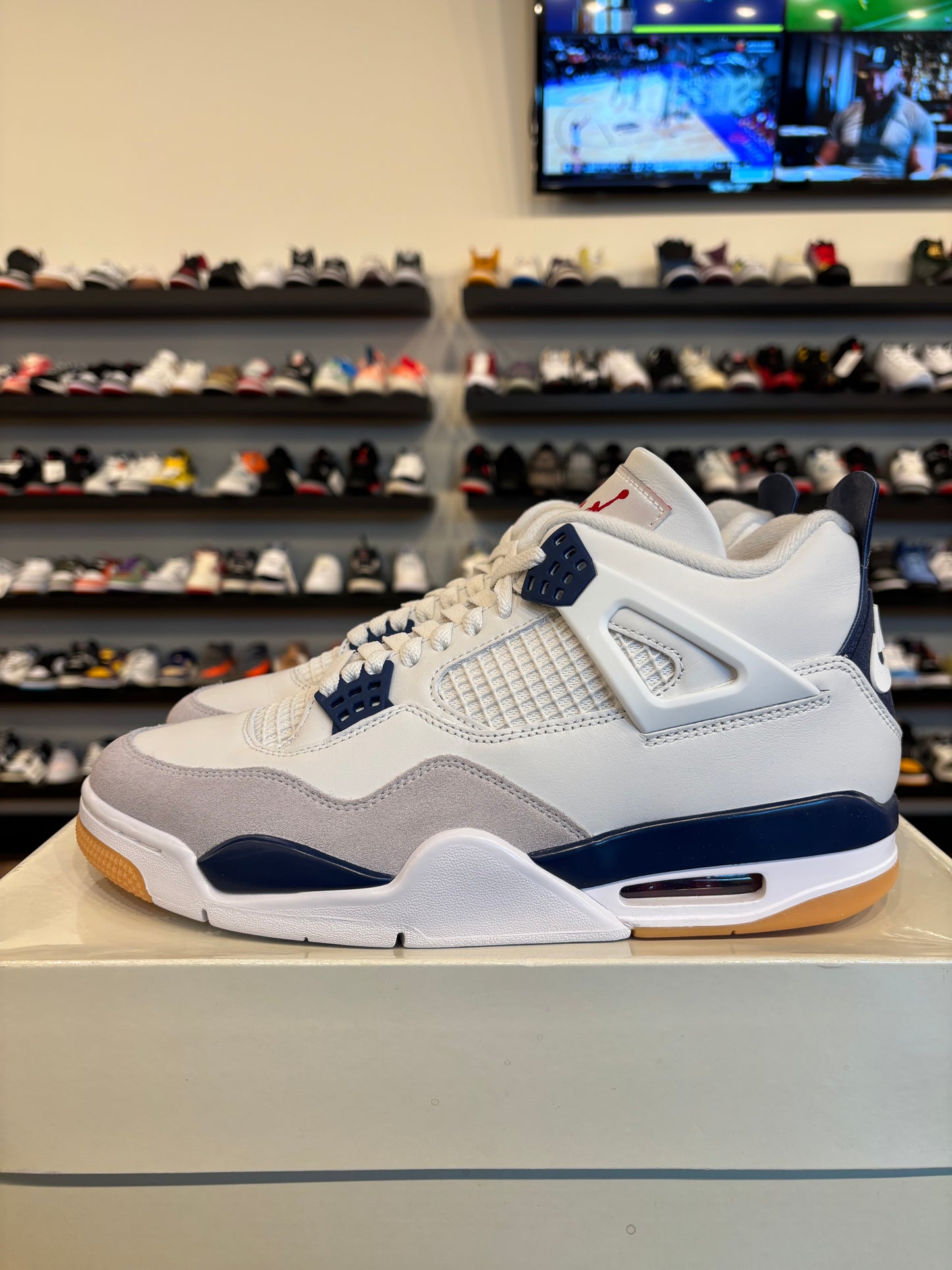 Jordan 4 SB Navy Size 9 Pre-Owned