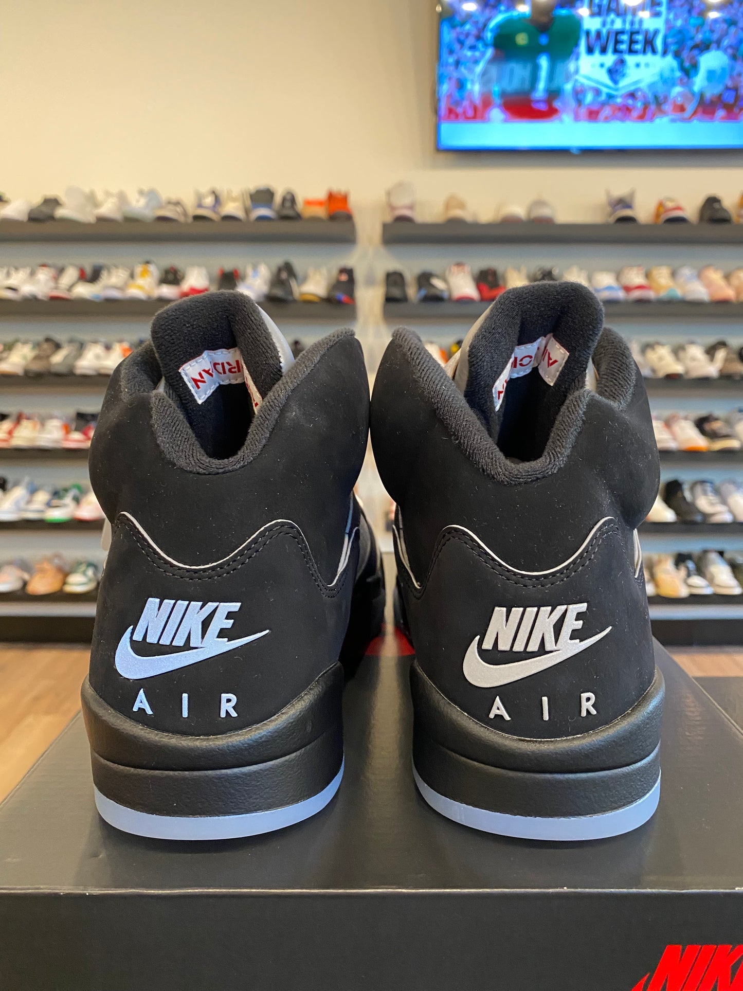 Jordan 5 Reimagined Black Metallic Size 10.5 Brand New