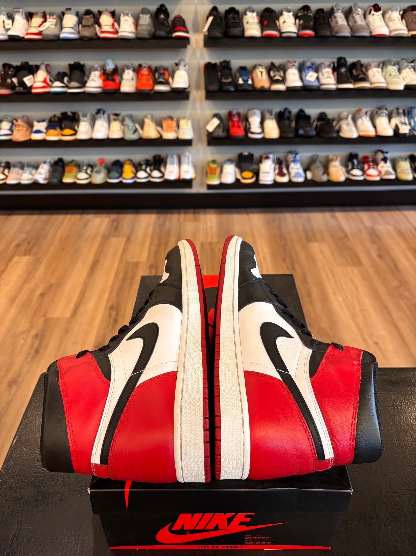 Jordan 1 Black Toe 2016 Size 11.5 Pre-Owned