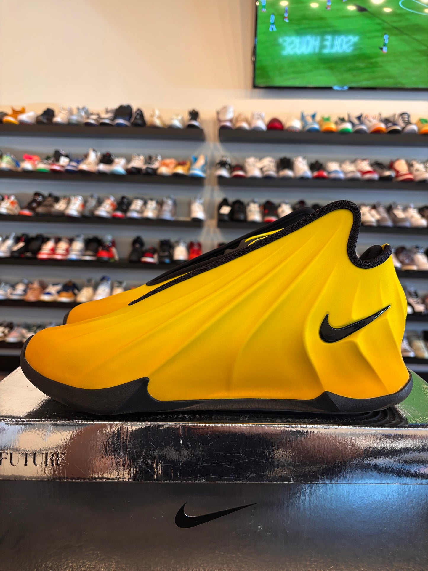 Nike GT Future Lightning Size 11 Pre-Owned