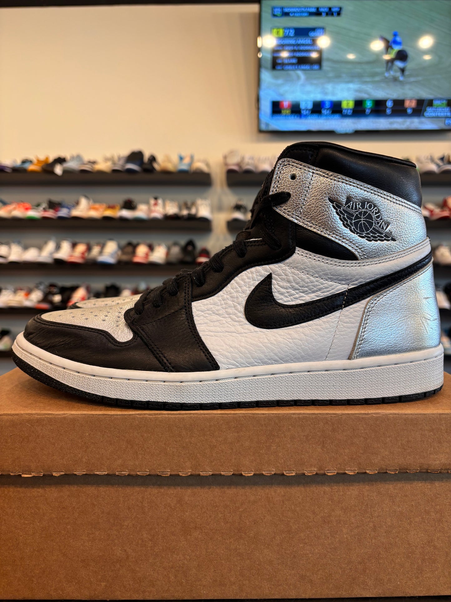 Jordan 1 Silver Toe Size 12 (13.5W) Pre-Owned (No Box)