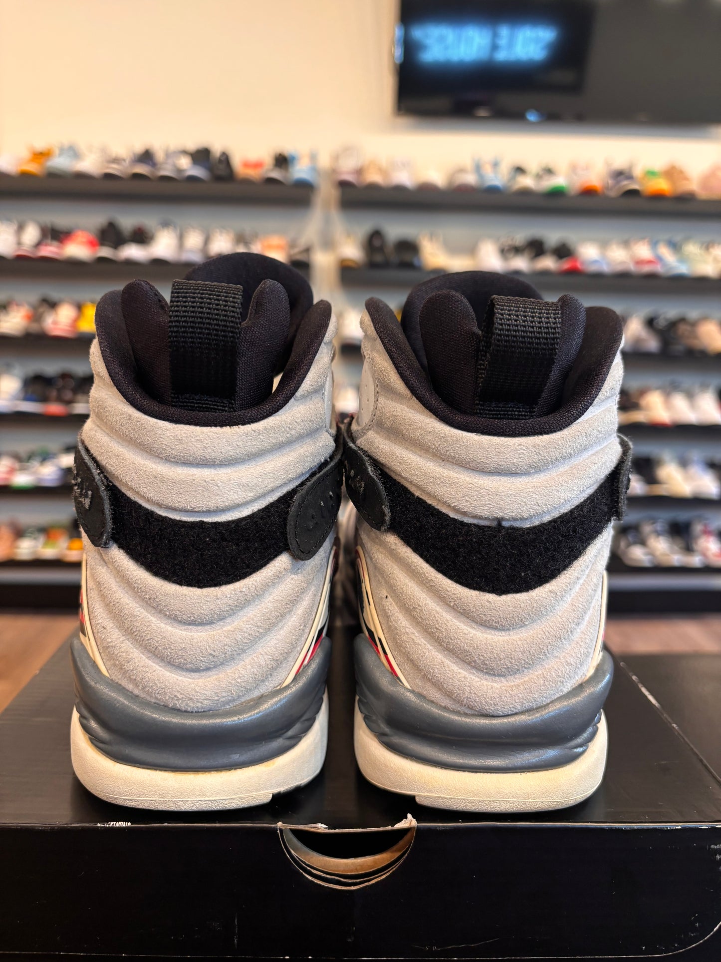 Jordan 8 Bugs Bunny 2013 Size 9.5 Pre-Owned