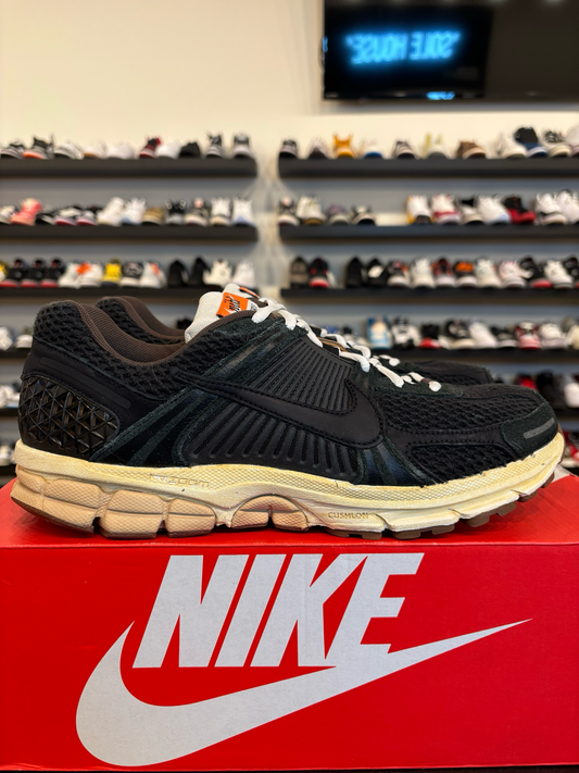Nike Vomero 5 Black Sesame Size 11 (12.5W) Pre-Owned