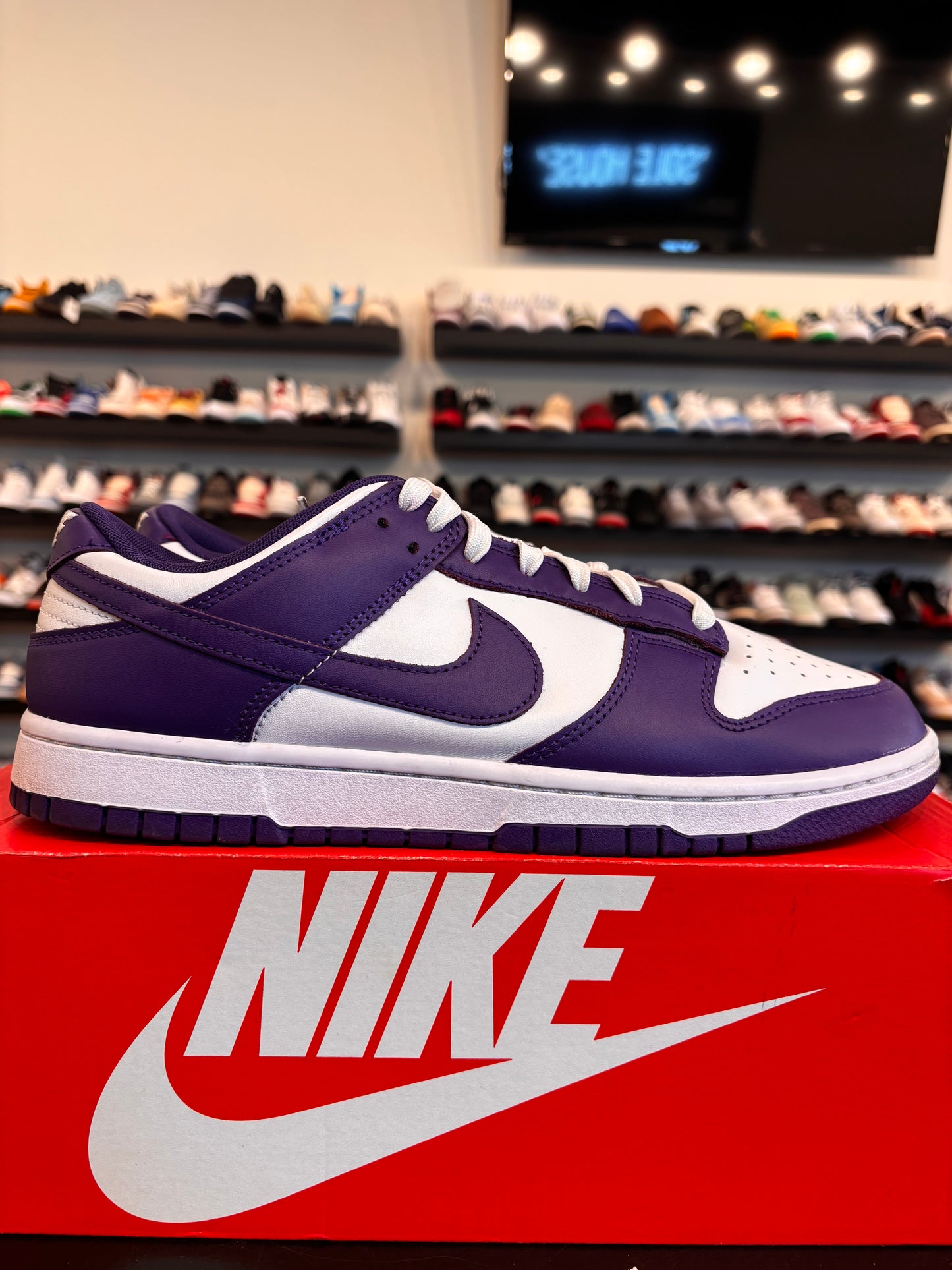 Nike Dunk Low Court Purple Size 11.5 Pre-Owned
