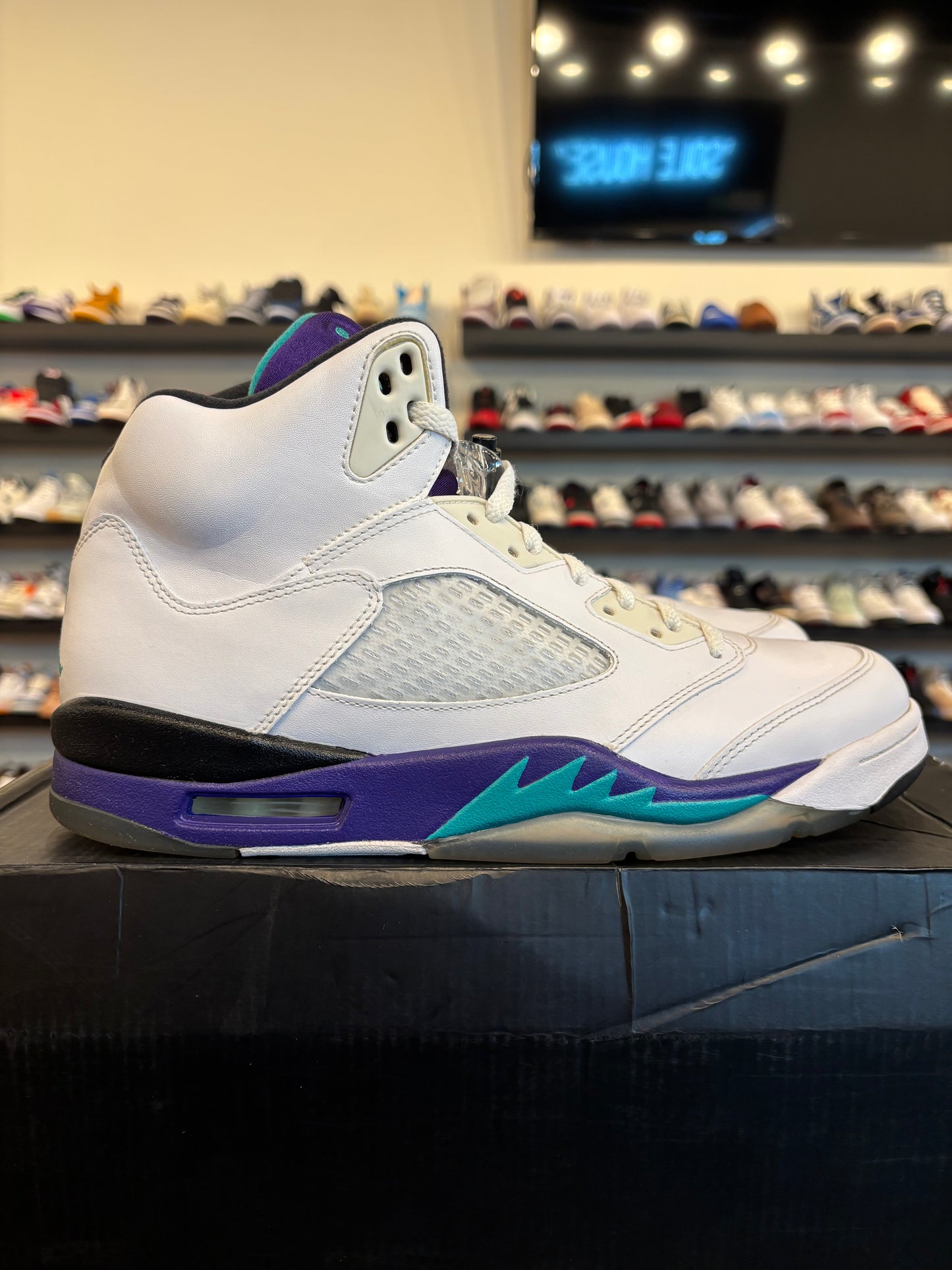 Jordan 5 Grape 2013 Size 10 Pre-Owned