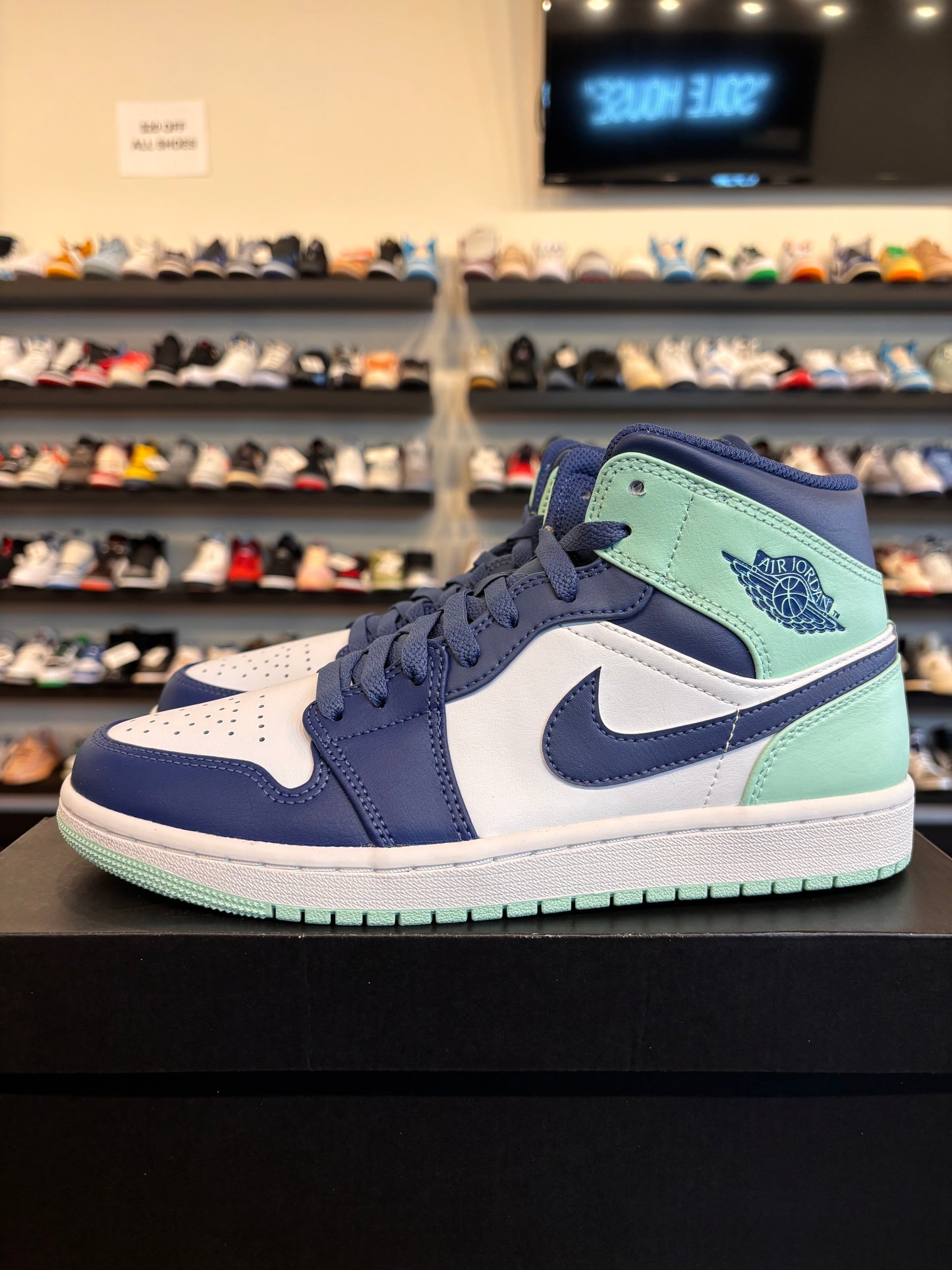 Jordan 1 Mid Mystic Navy Mint Size 8 Brand New