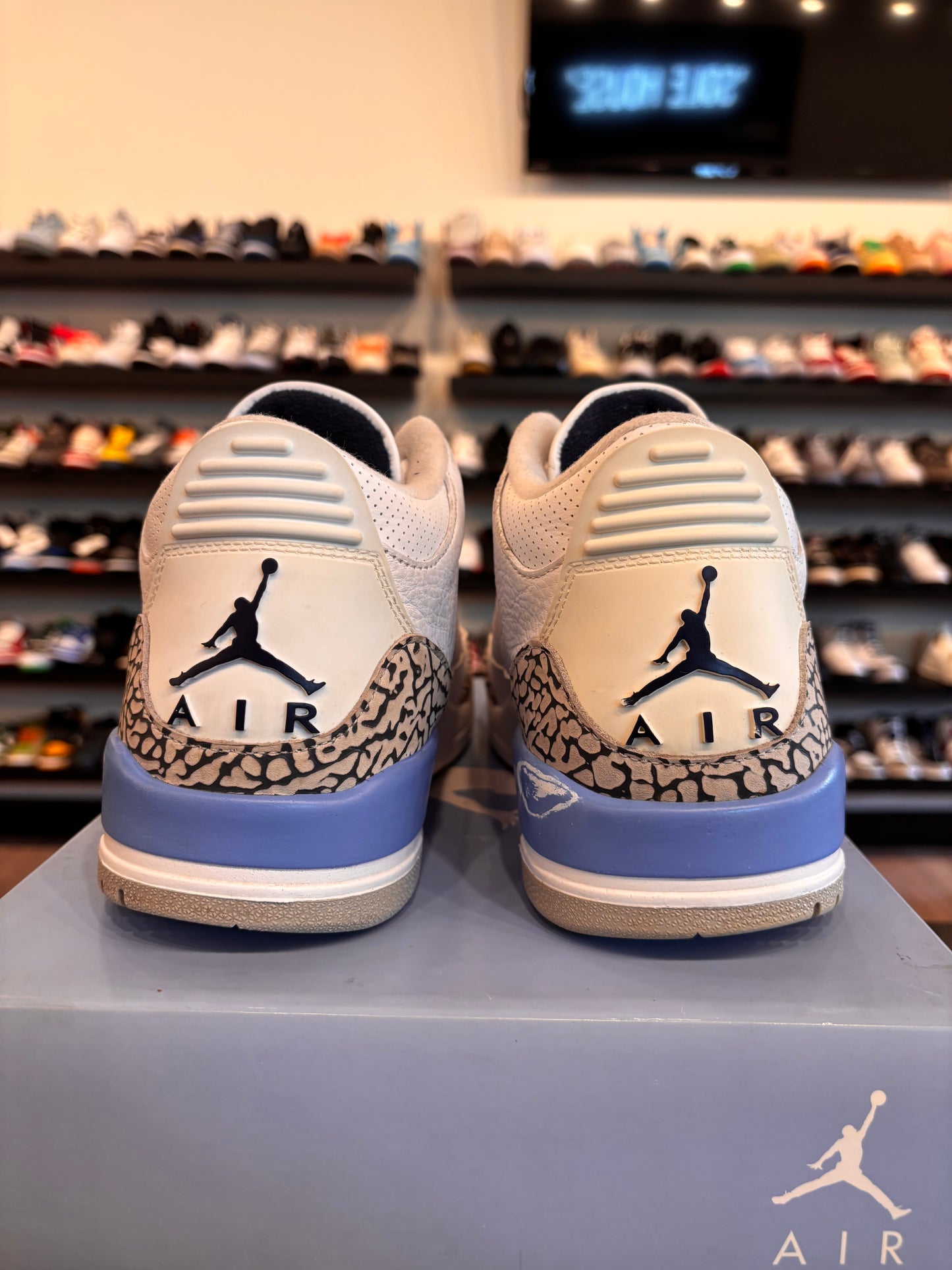 Jordan 3 UNC Size 10 Pre-Owned