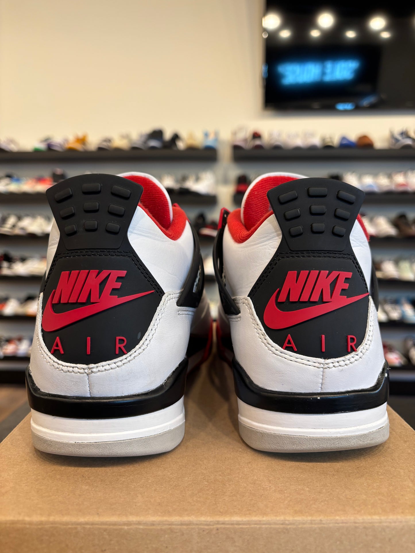 Jordan 4 Fire Red 2020 Size 9 Pre-Owned (No Box)
