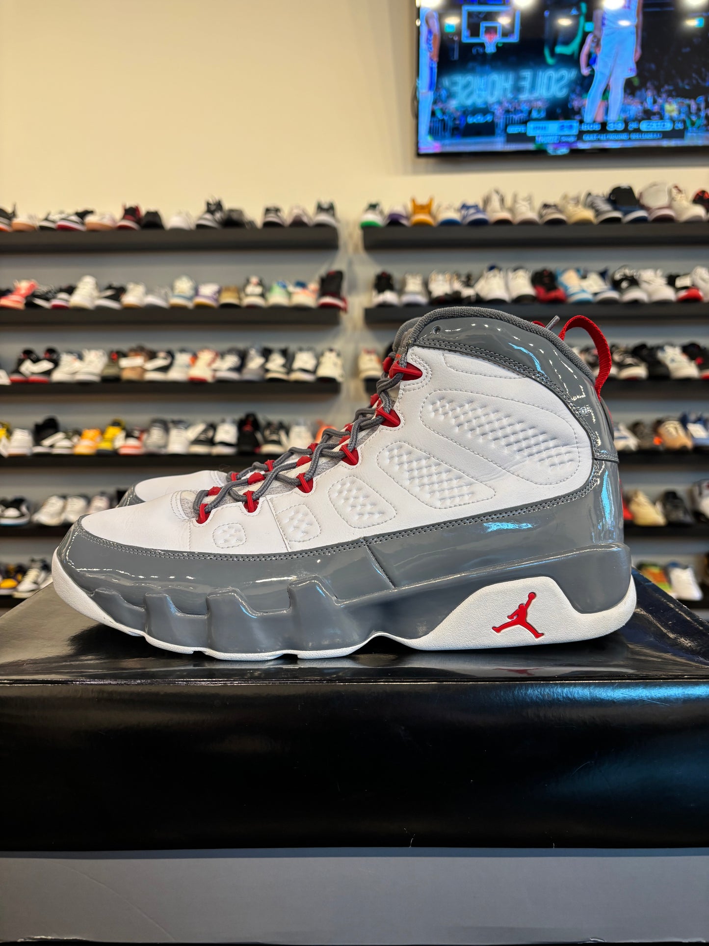 Jordan 9 Fire Red Size 12 Pre-Owned
