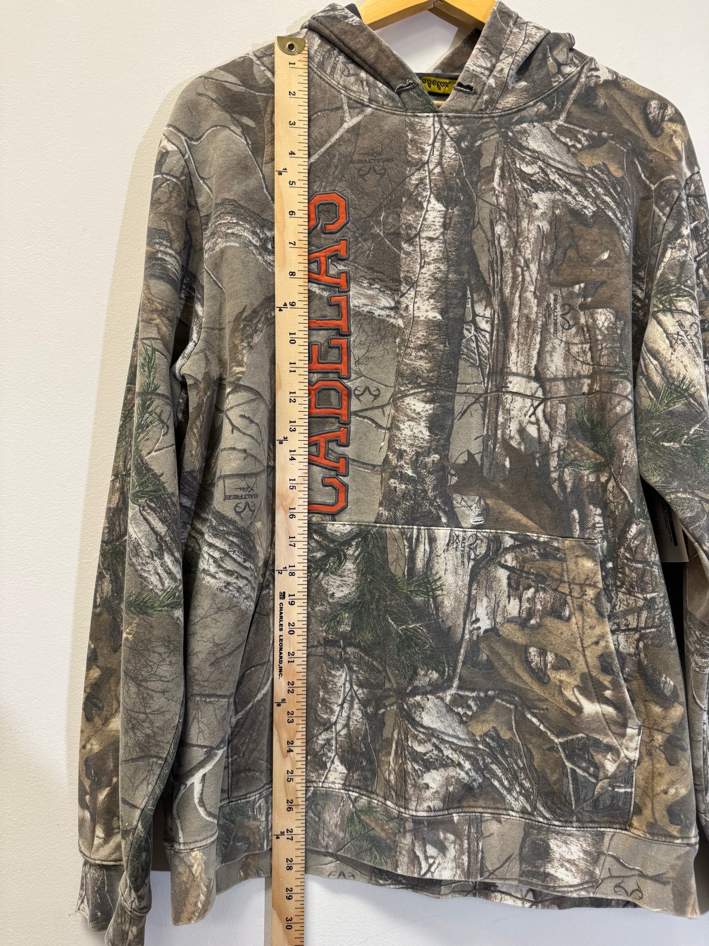 Camo Cabellas Hoodie Size Medium Vintage