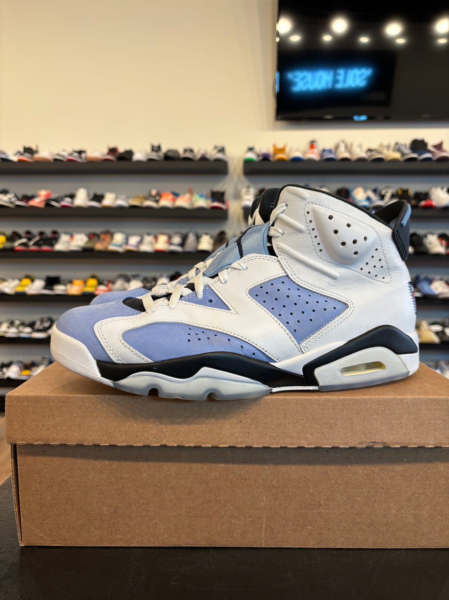 Jordan 6 UNC Size 11.5 Pre-Owned (No Box)